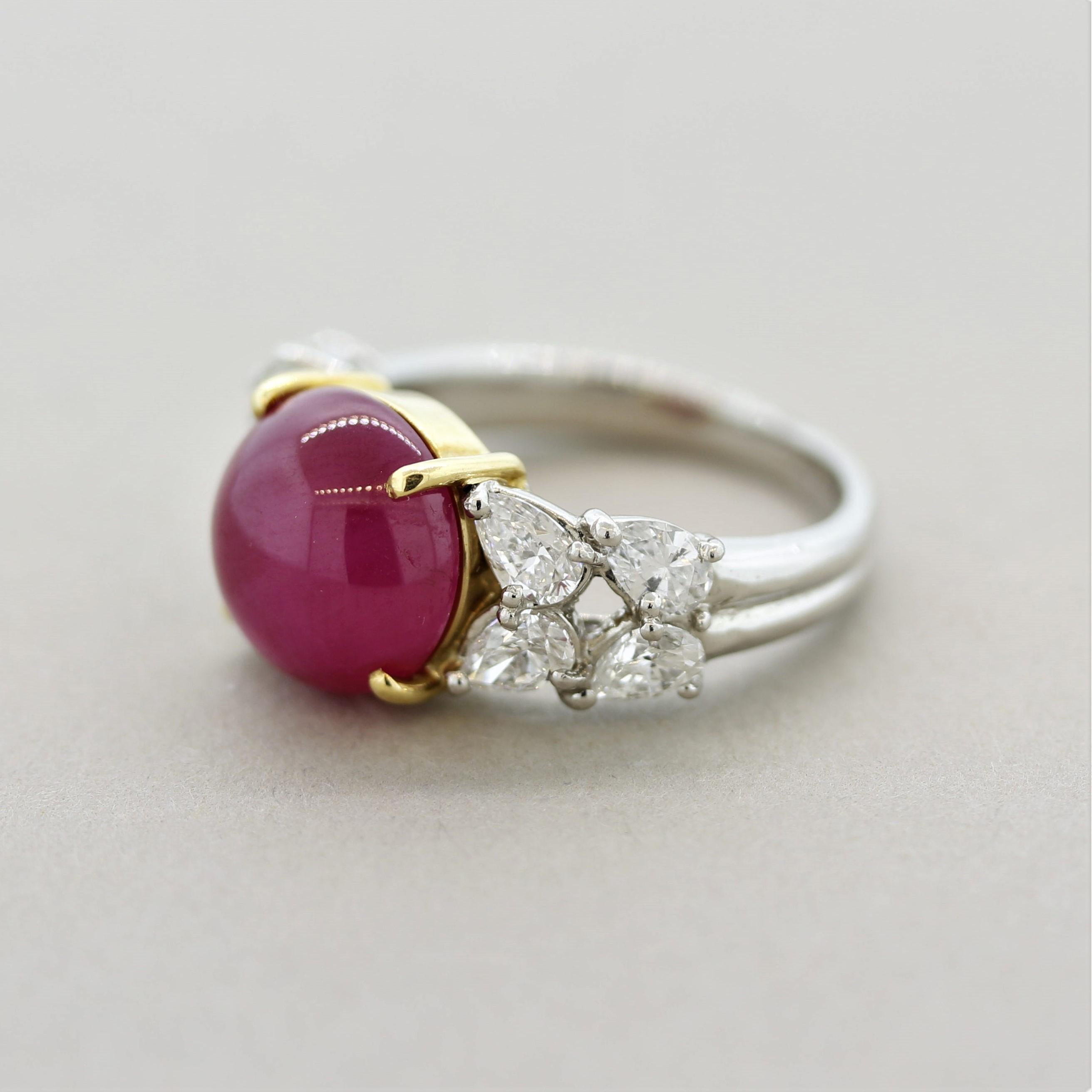 Ring aus Gold und Platin mit Rubin und Diamant im Cabochon-Schliff (Gemischter Schliff) im Angebot