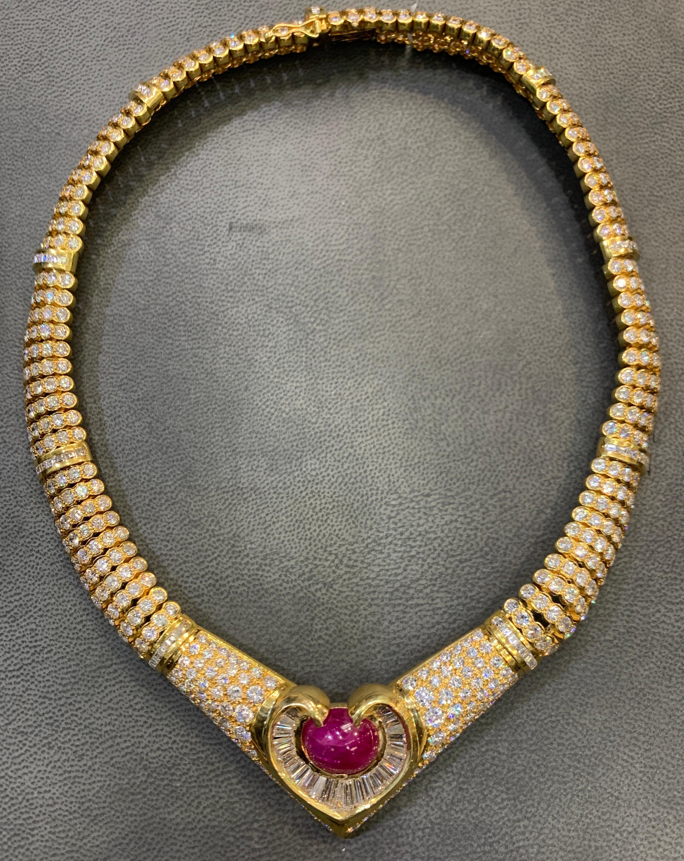 Collana con cuore di rubino e diamanti cabochon In condizioni ottime in vendita a New York, NY
