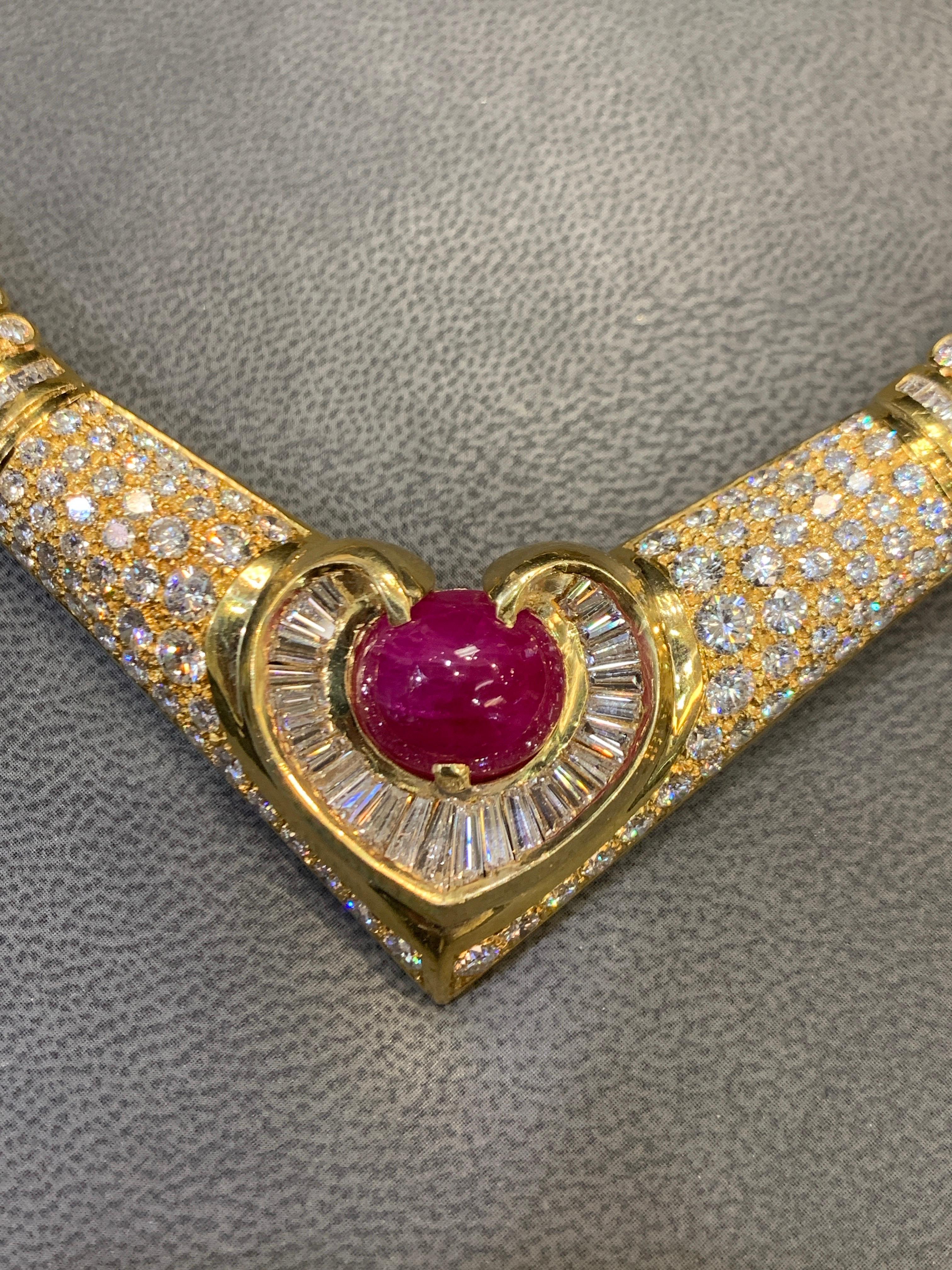 Collana con cuore di rubino e diamanti cabochon in vendita 1