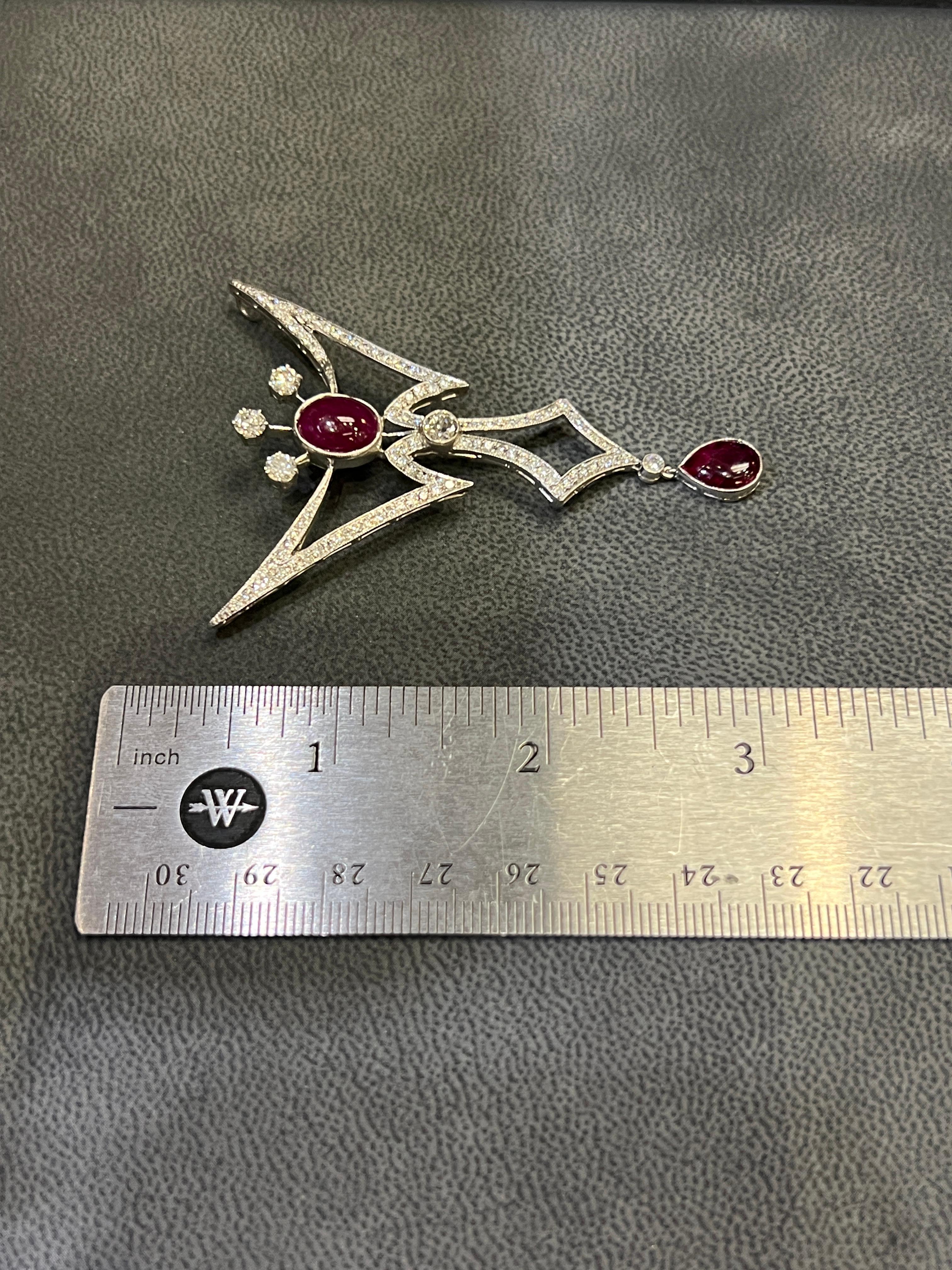 Collana con ciondolo in rubino e diamanti cabochon in vendita 1