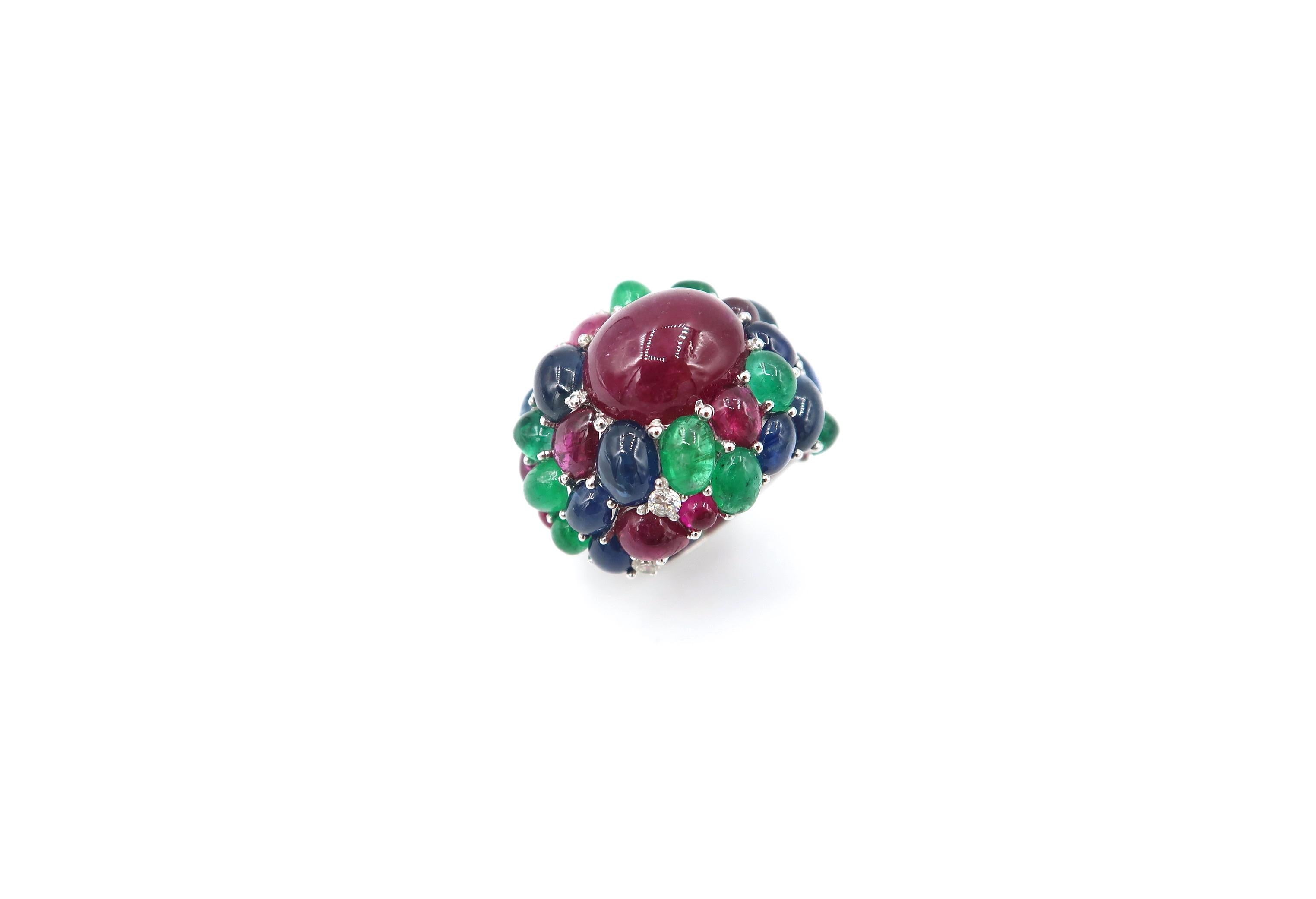 Clustered 39.39 Carat Cabochon Ruby Emerald Sapphire Diamond 18 Karat Gold Ring In New Condition For Sale In Bangkok, TH