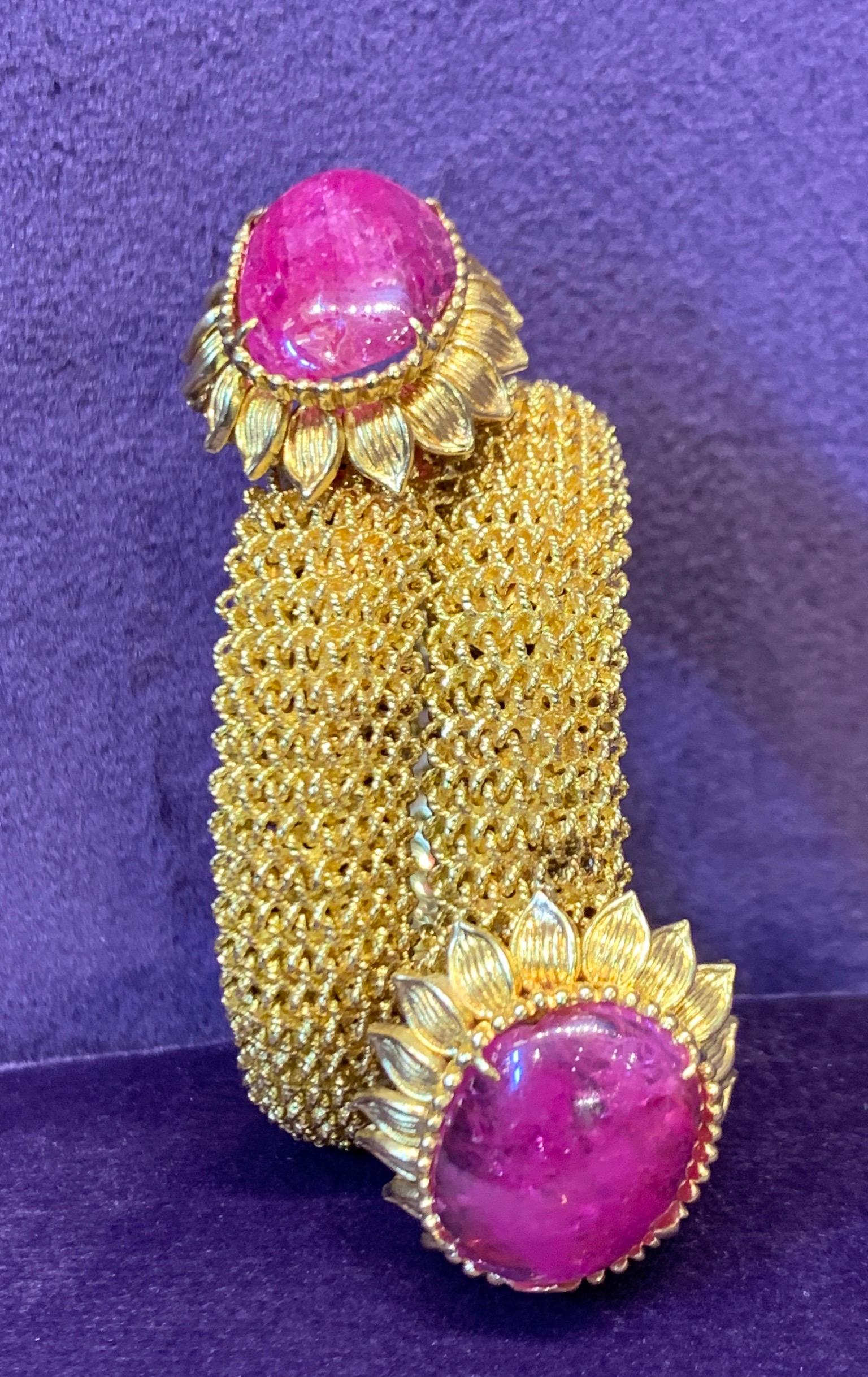 Cabochon Ruby Gold Mesh Bracelet  In Excellent Condition In New York, NY