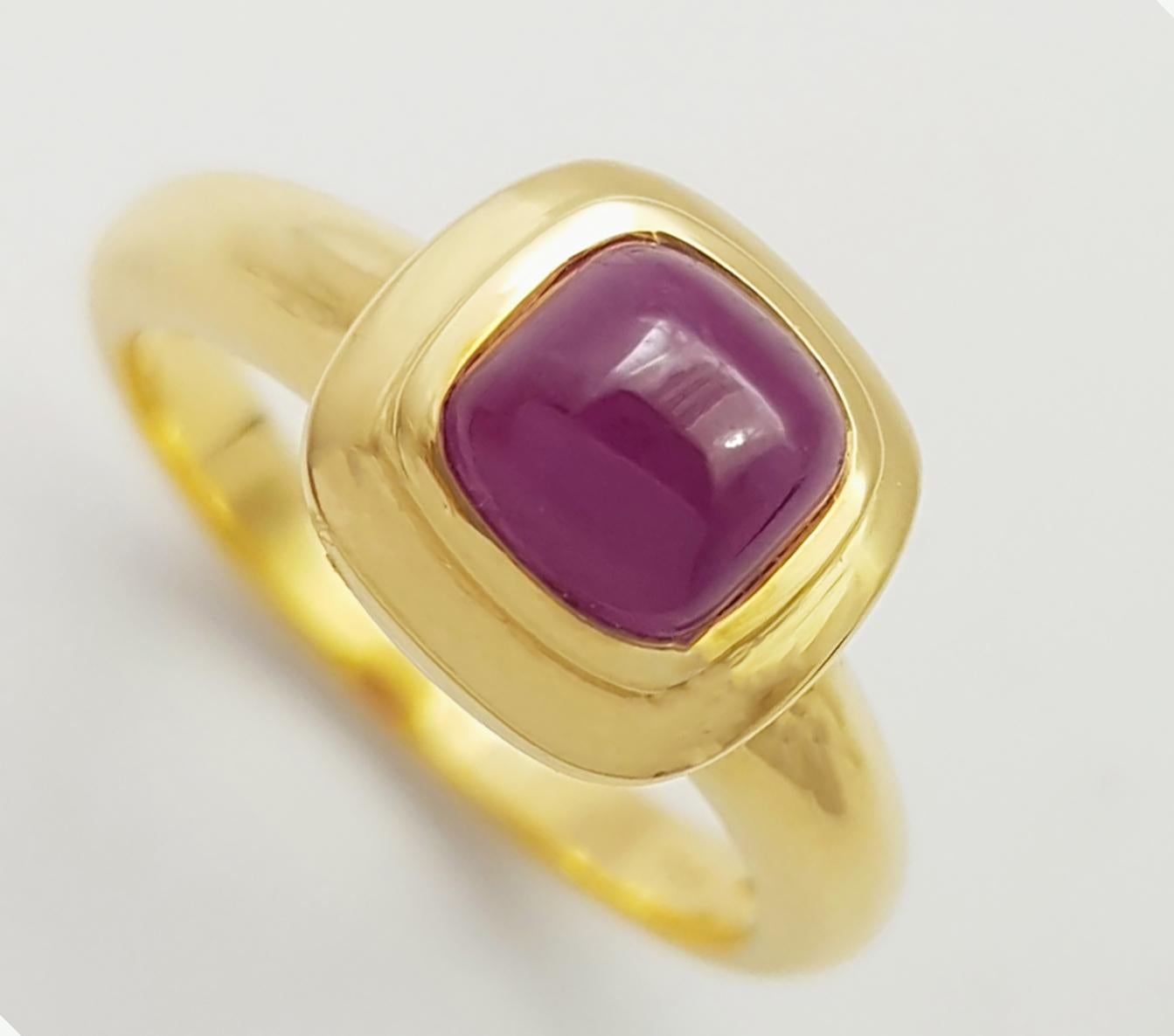 Cabochon Ruby Ring set in 18K Gold Settings For Sale 5