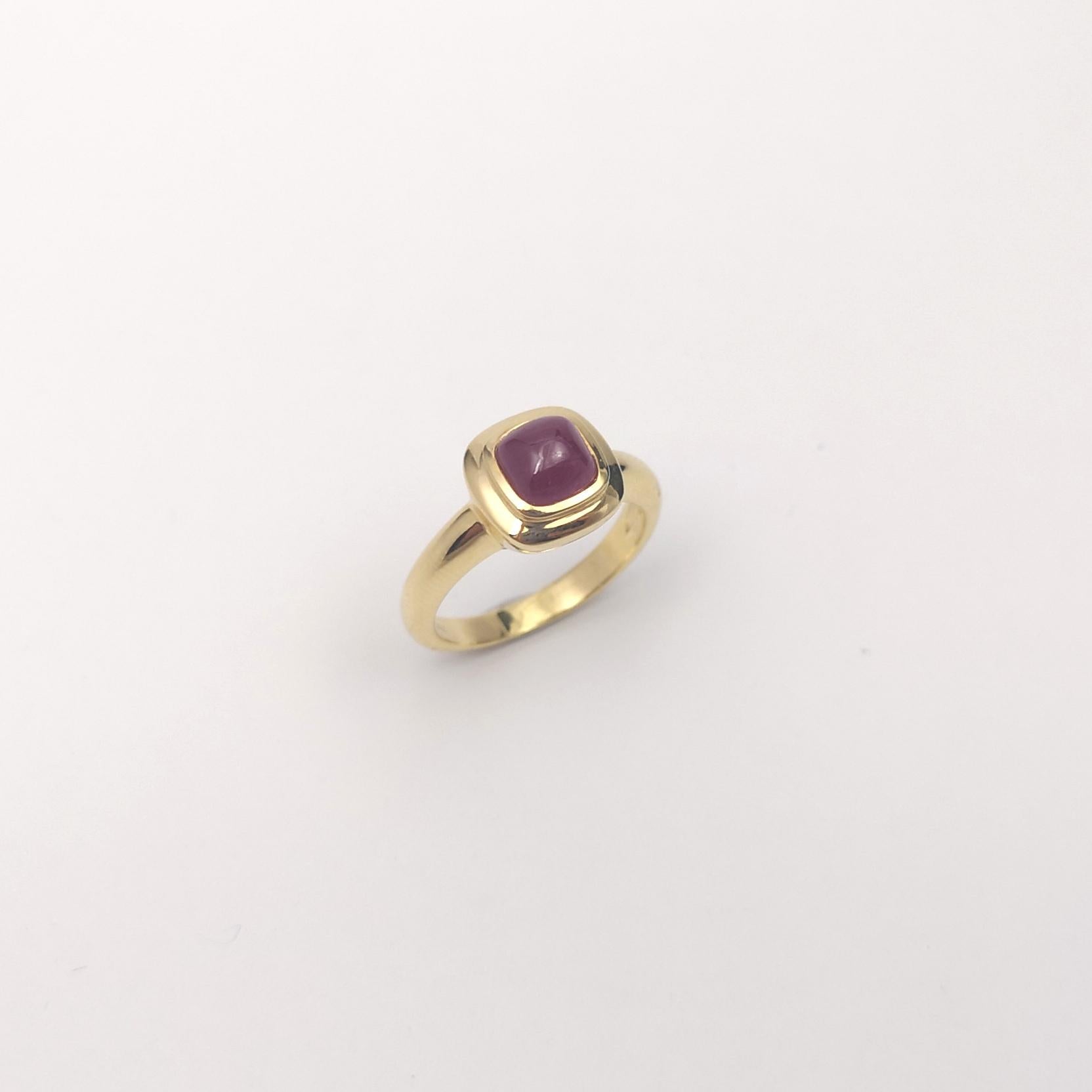 Cabochon Ruby Ring set in 18K Gold Settings For Sale 8
