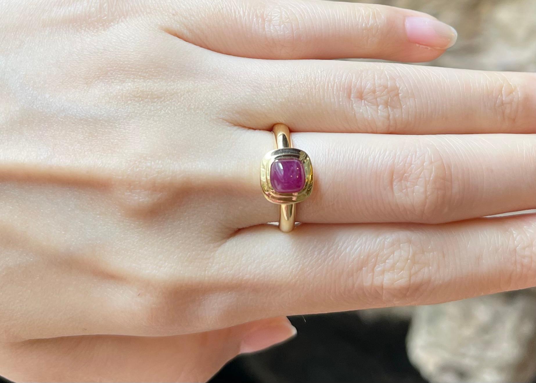 Contemporary Cabochon Ruby Ring set in 18K Gold Settings For Sale