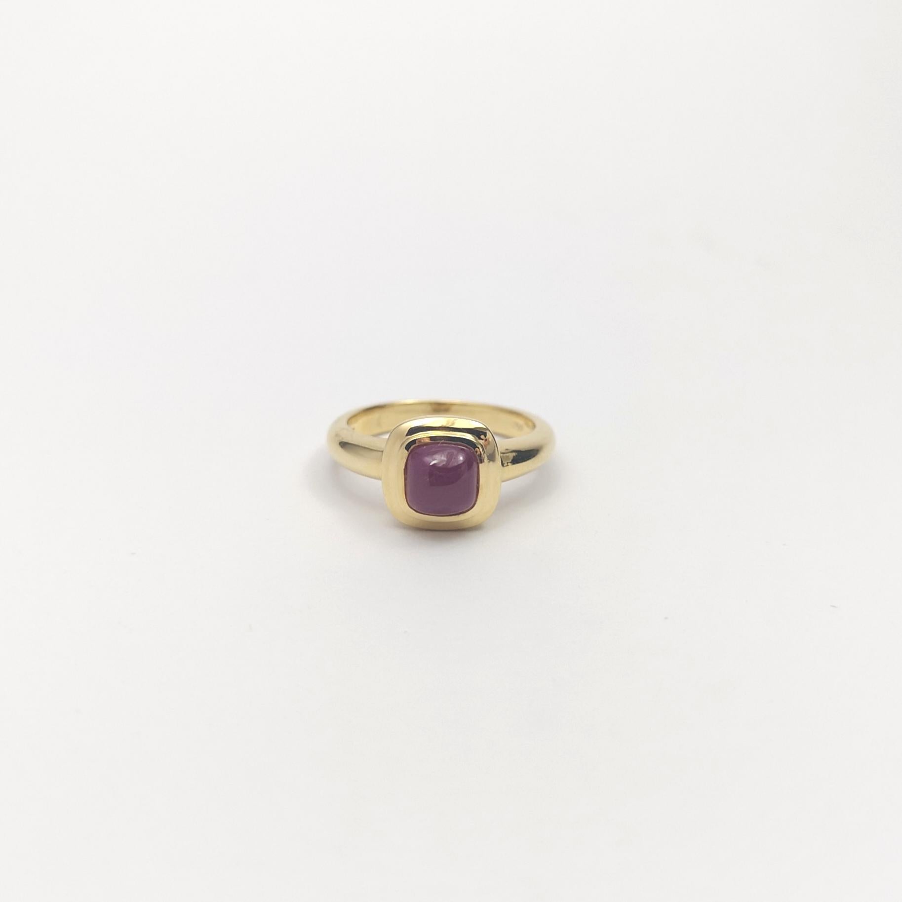 Cabochon Ruby Ring set in 18K Gold Settings For Sale 3