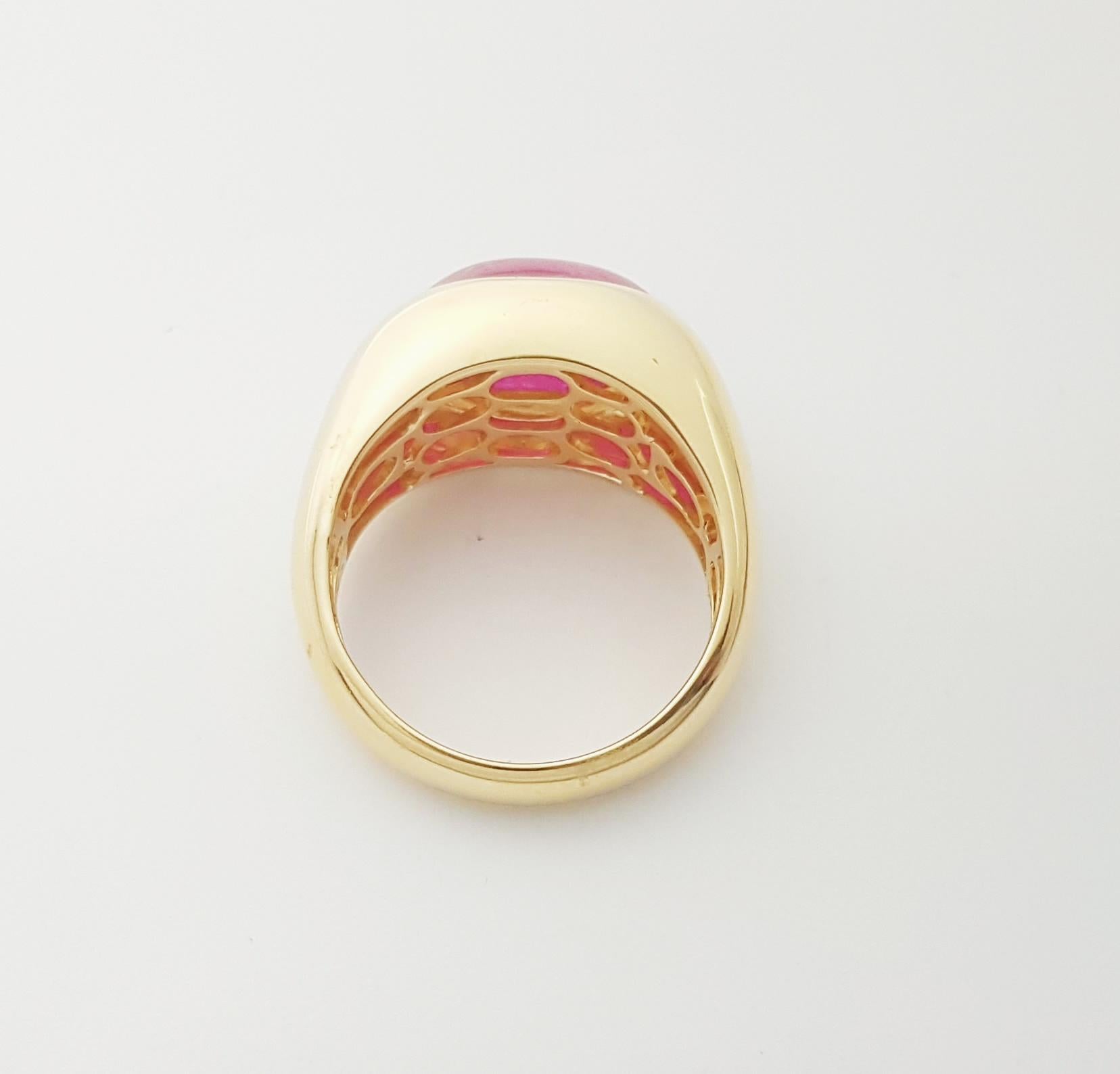 Anello con rubino cabochon incastonato in oro 18K in vendita 3