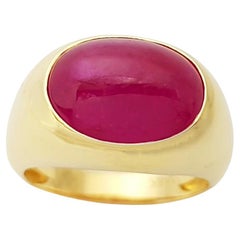 Anello con rubino cabochon incastonato in oro 18K
