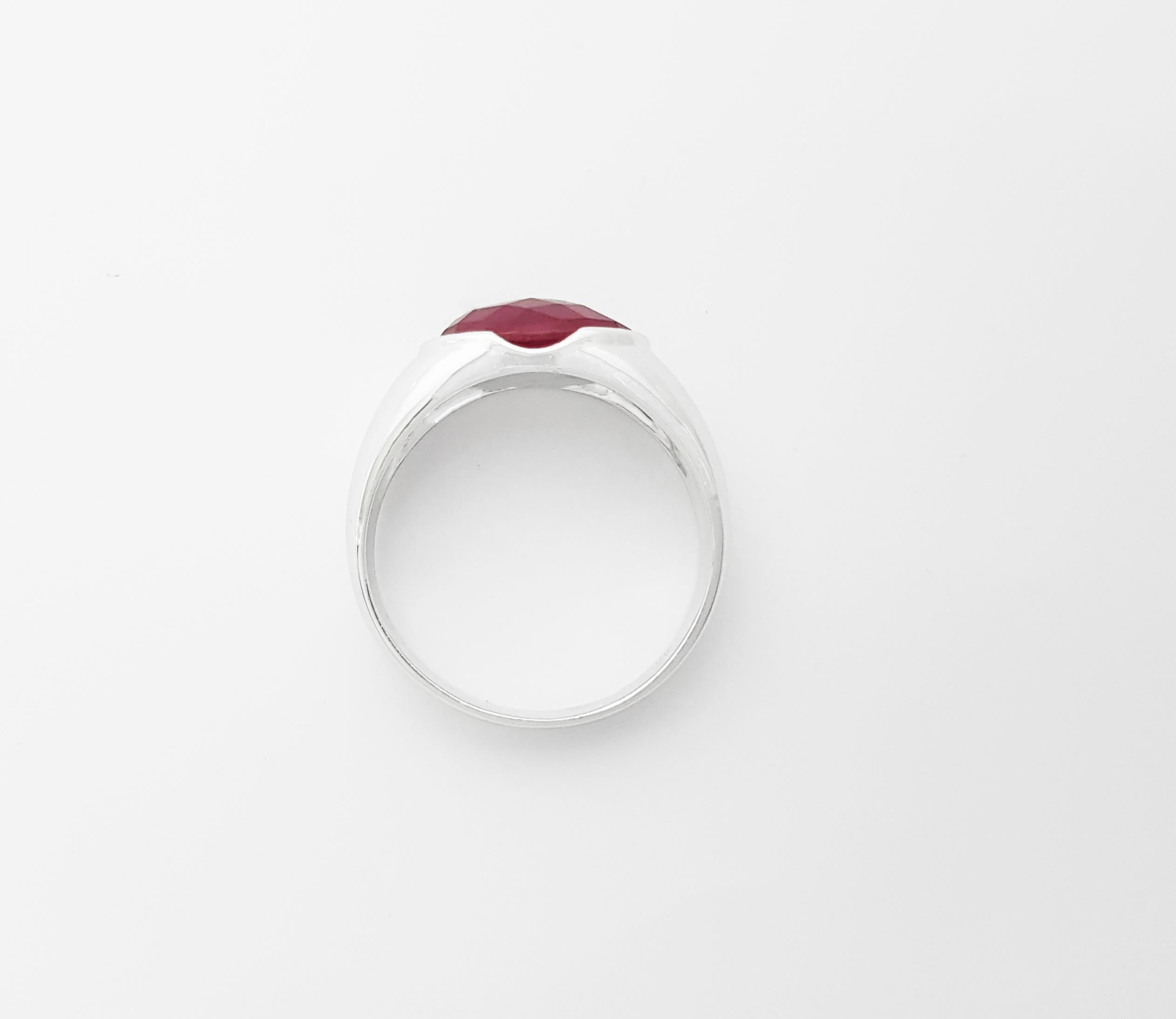 Bague en or blanc 18 carats sertie de rubis cabochon en vente 6