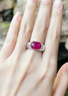 Cabochon Ruby Ring set in 18K White Gold Settings