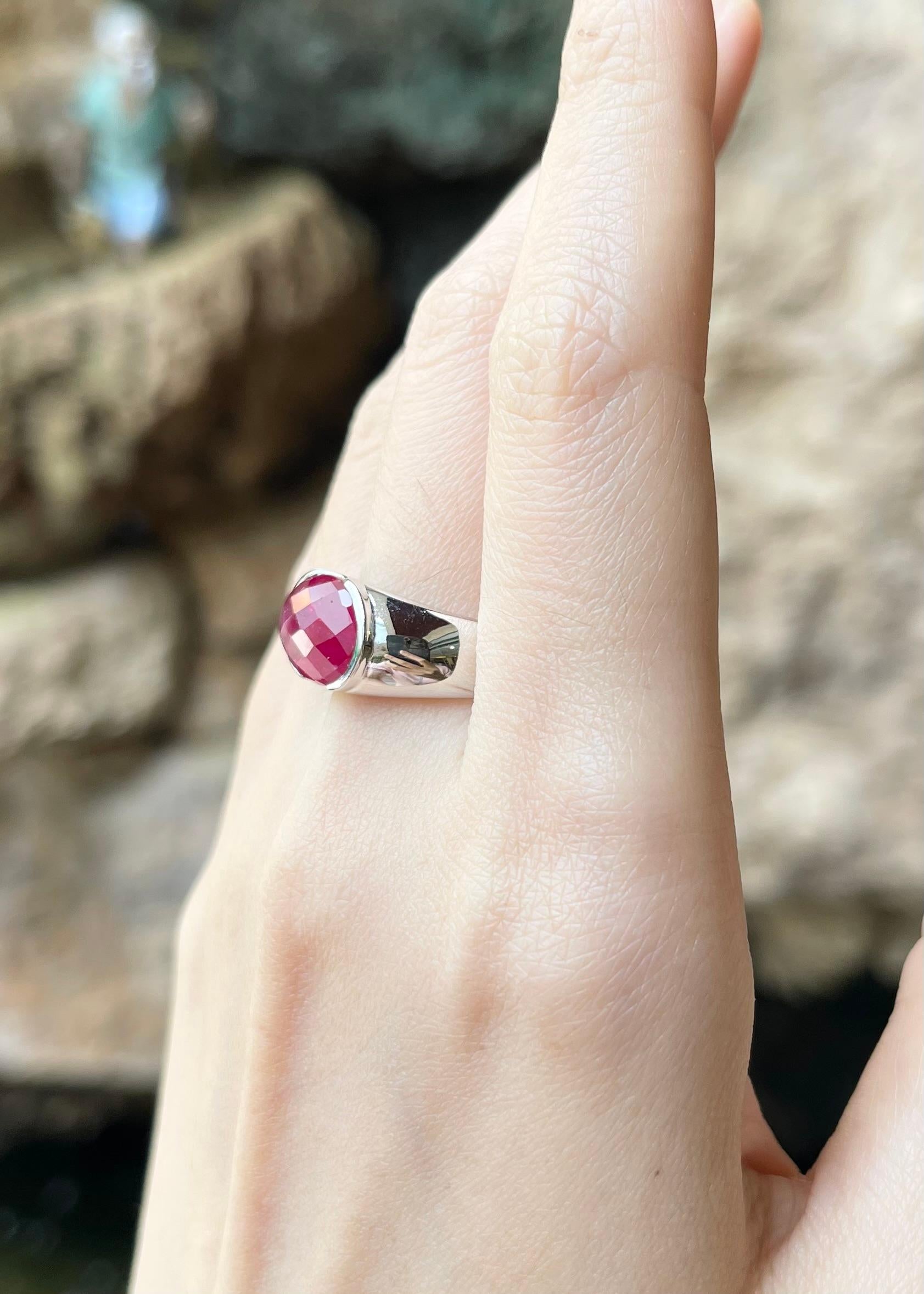 Bague en or blanc 18 carats sertie de rubis cabochon Neuf - En vente à Bangkok, TH