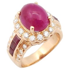 Bague en or rose 18 carats sertie de rubis cabochon, de rubis et de diamants