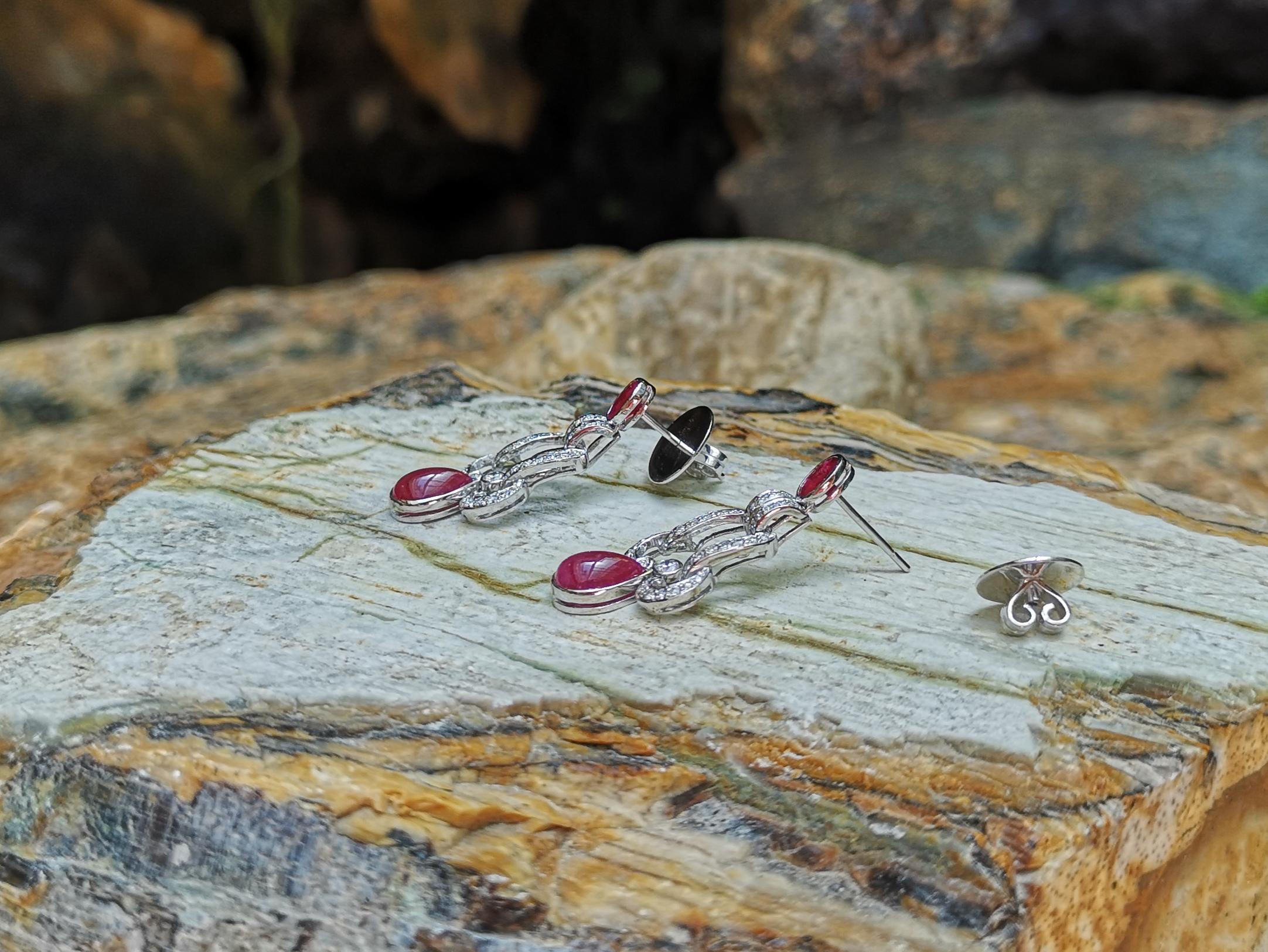 Donna Orecchini di rubino cabochon, rubino e diamanti con montatura in oro bianco 18 carati in vendita