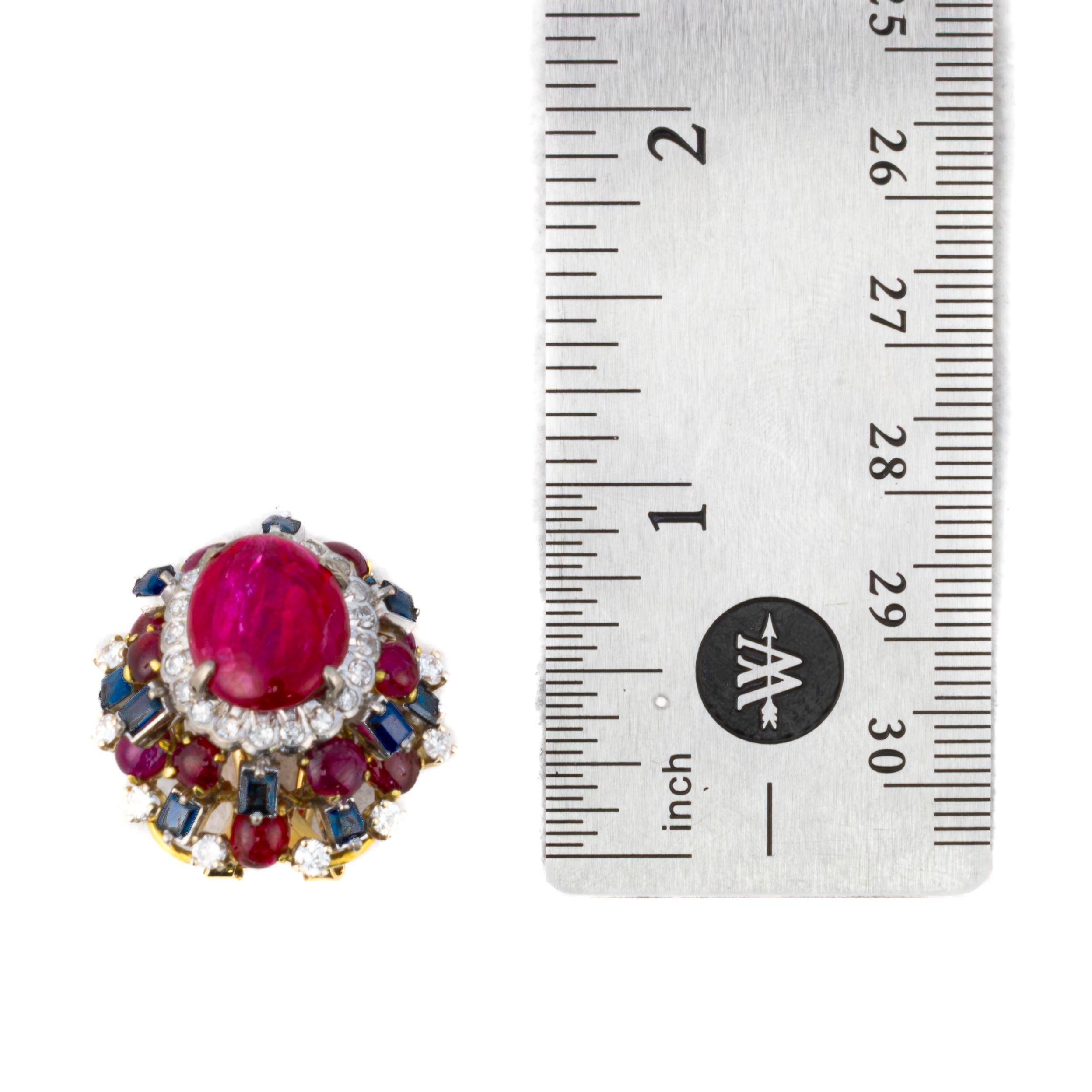 Taille cabochon Boucles d'oreilles en grappe de rubis, saphirs et diamants cabochon en vente