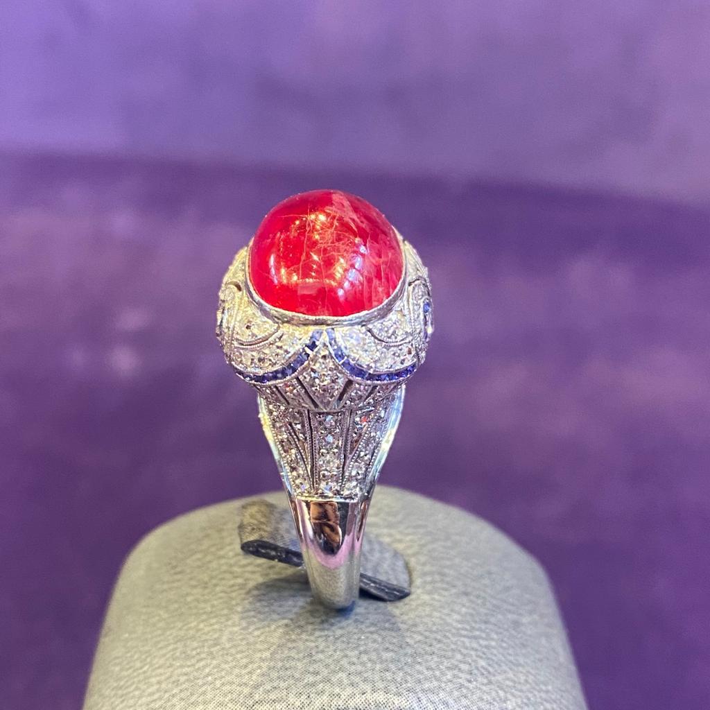 Cabochon Ruby White Gold Ring In Excellent Condition For Sale In New York, NY