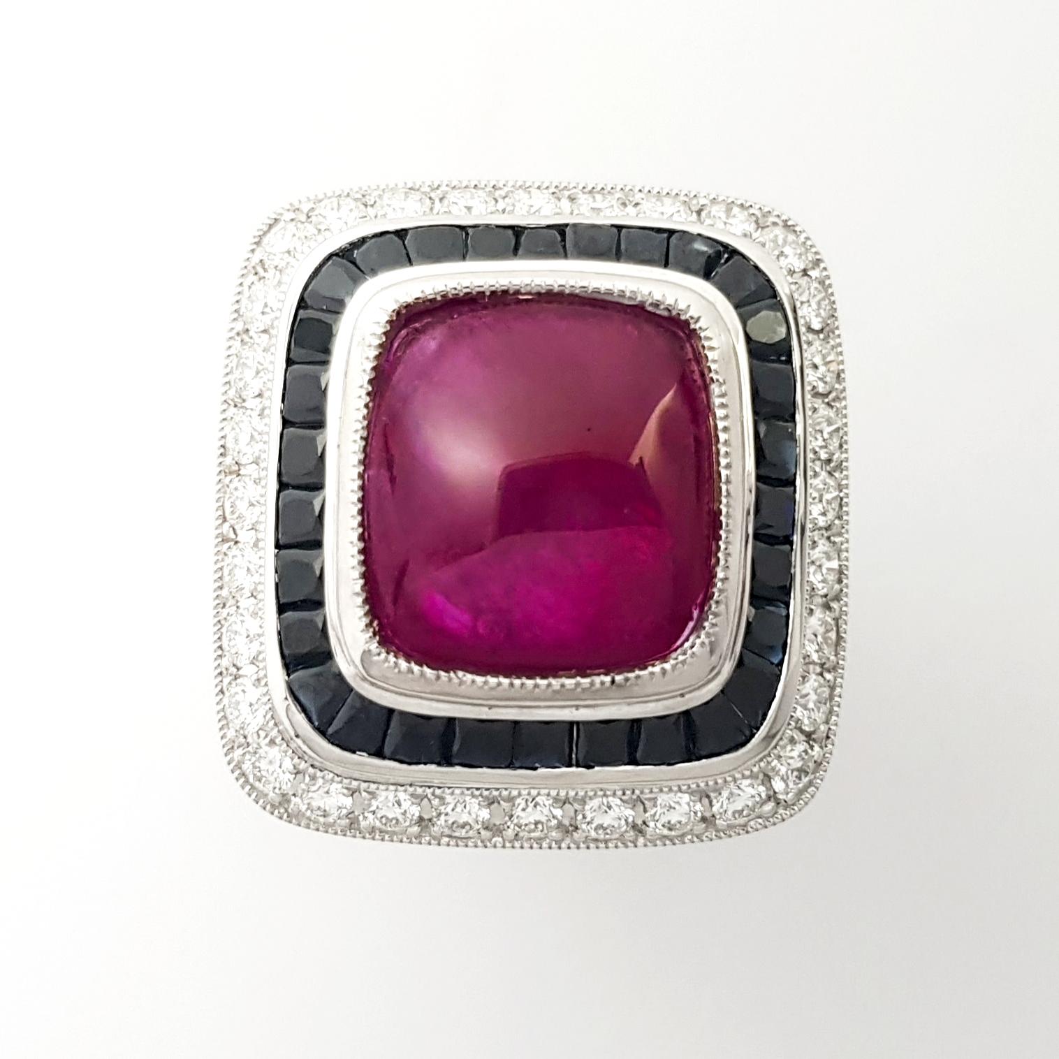 Bague en or blanc 18 carats, rubis cabochon, saphir noir et diamant en vente 5