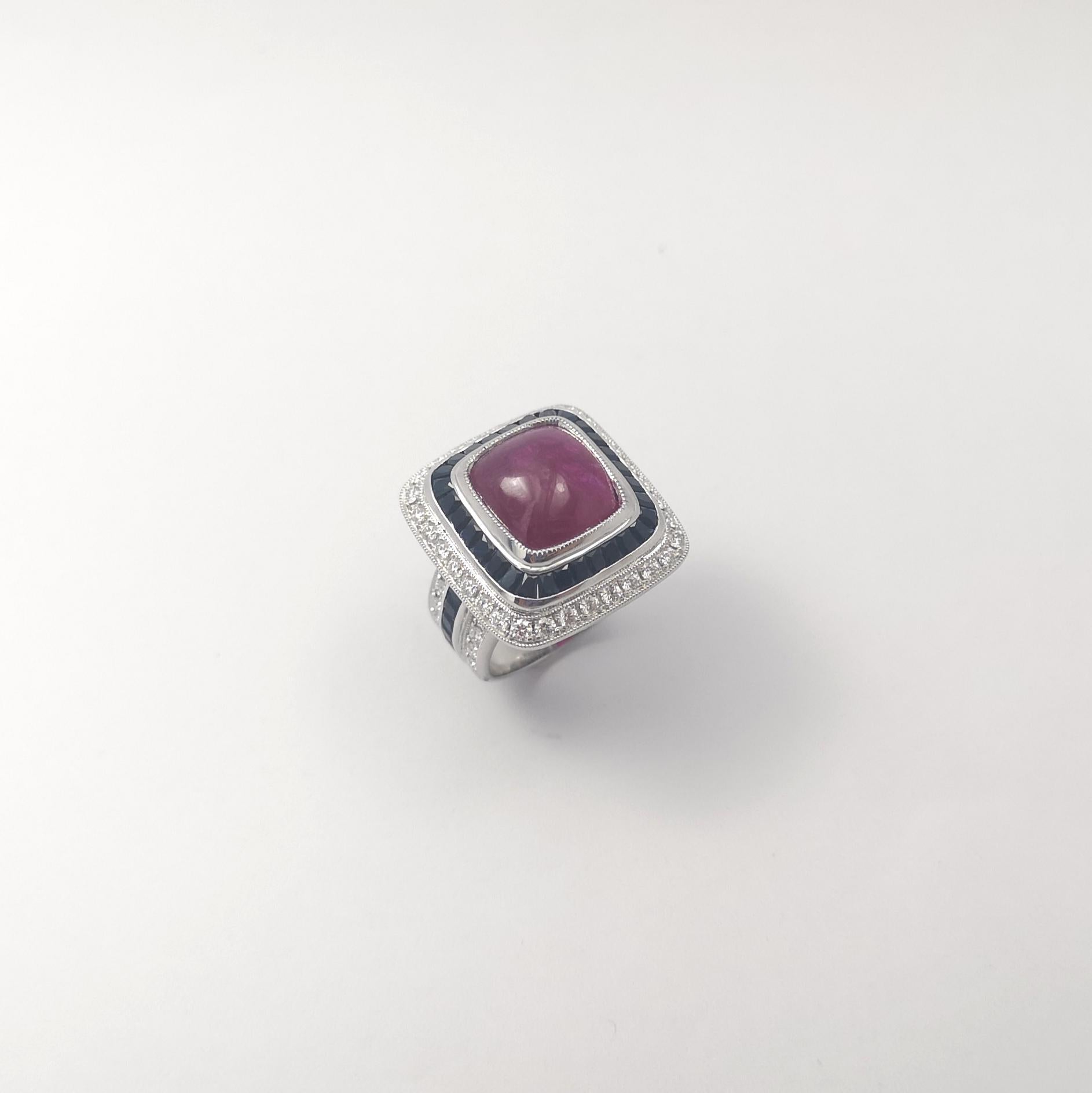 Bague en or blanc 18 carats, rubis cabochon, saphir noir et diamant en vente 9