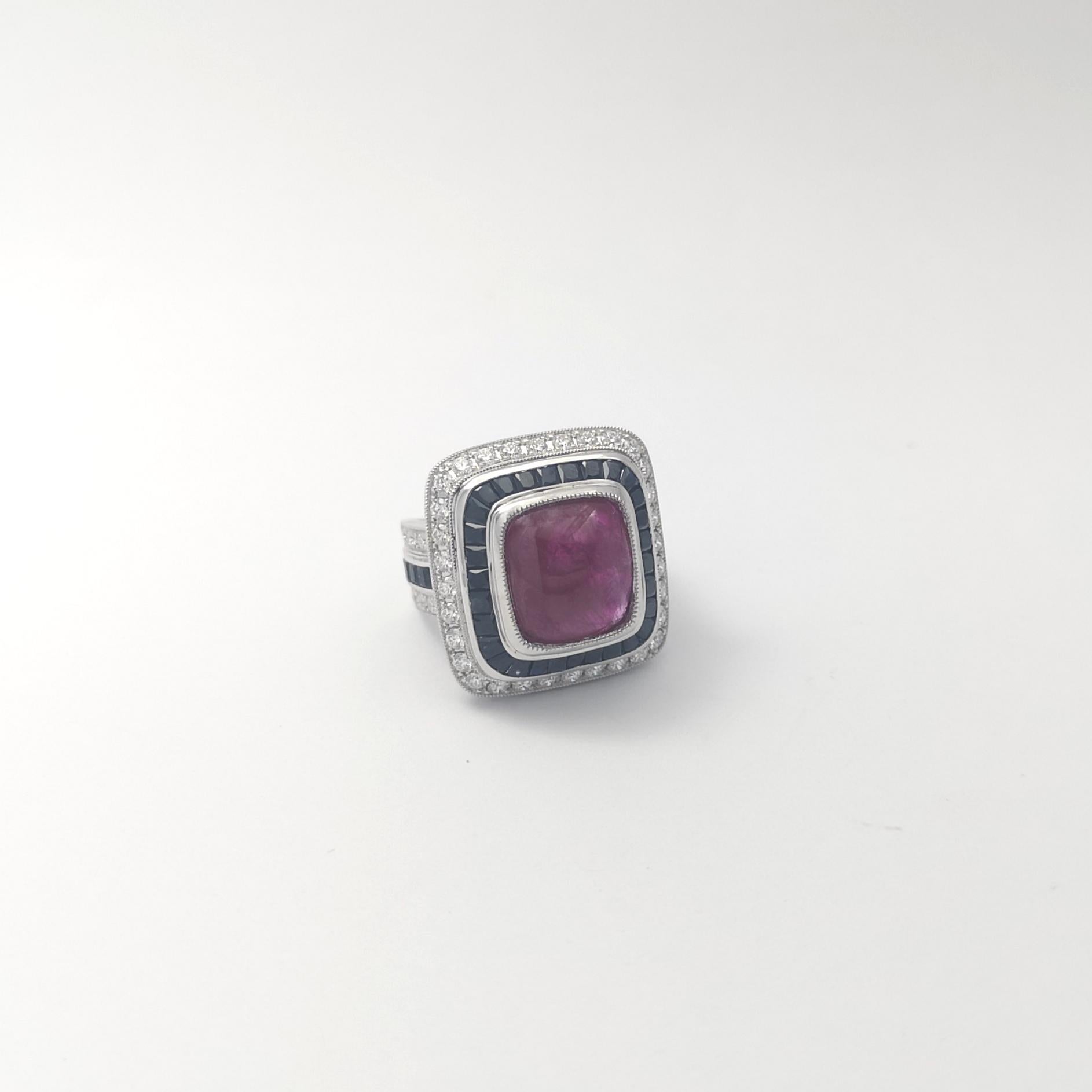 Bague en or blanc 18 carats, rubis cabochon, saphir noir et diamant en vente 3