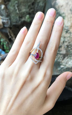 Cabochon Rubin mit blauem Saphir und Diamantring in 18 Karat Goldfassung