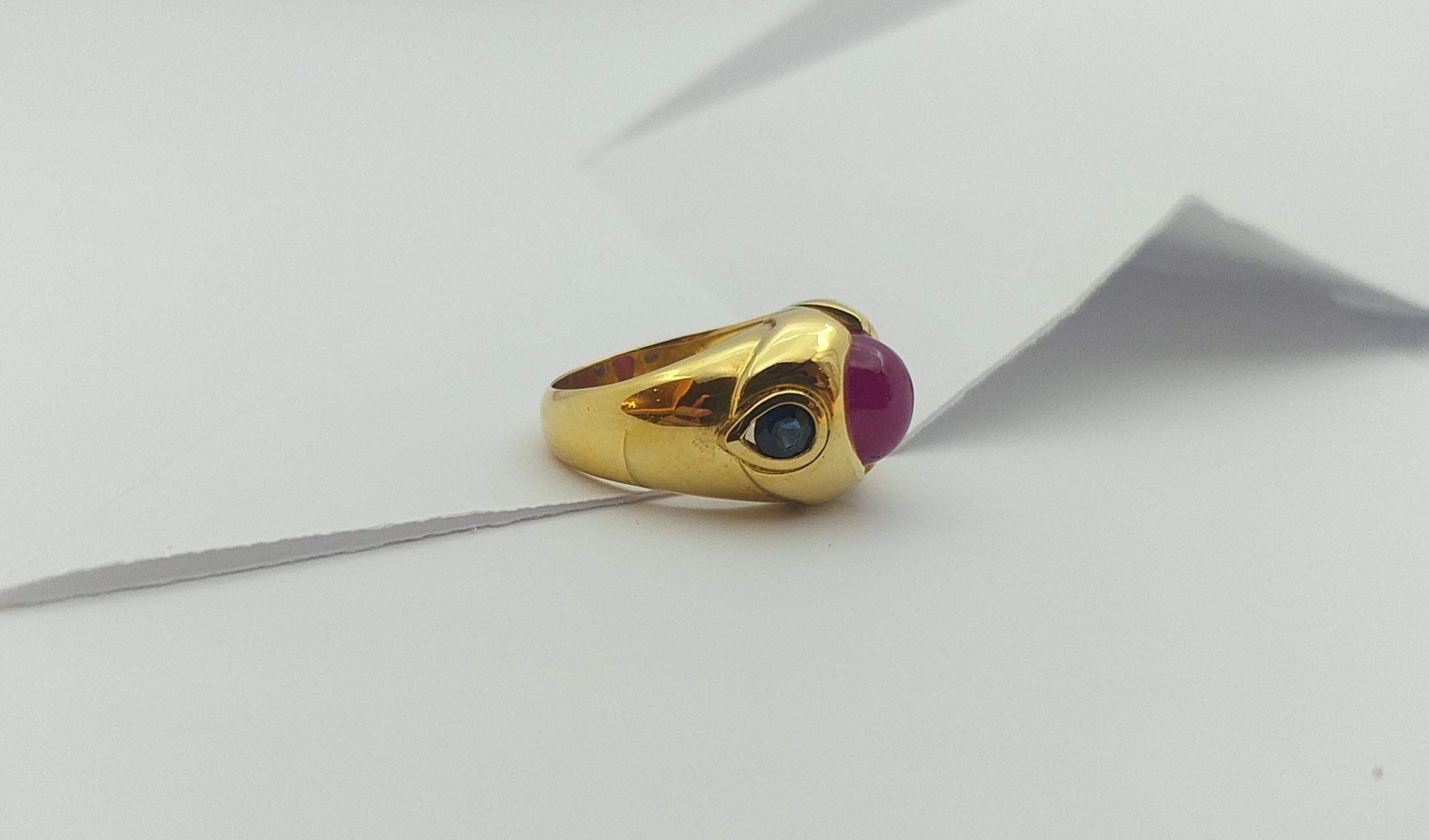 Cabochon Ruby with Blue Sapphire Ring set in 18 Karat Gold Settings For Sale 6