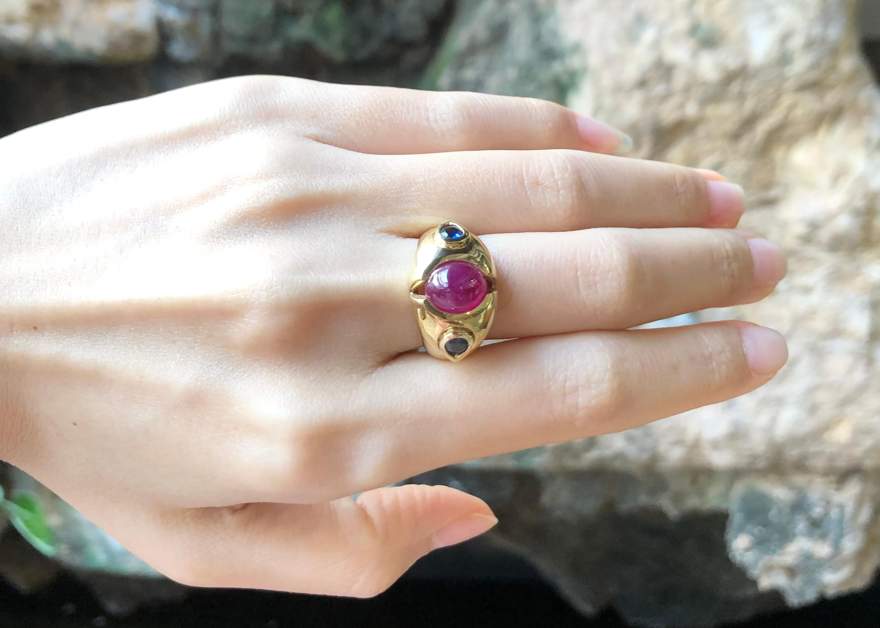 Women's or Men's Cabochon Ruby with Blue Sapphire Ring set in 18 Karat Gold Settings For Sale