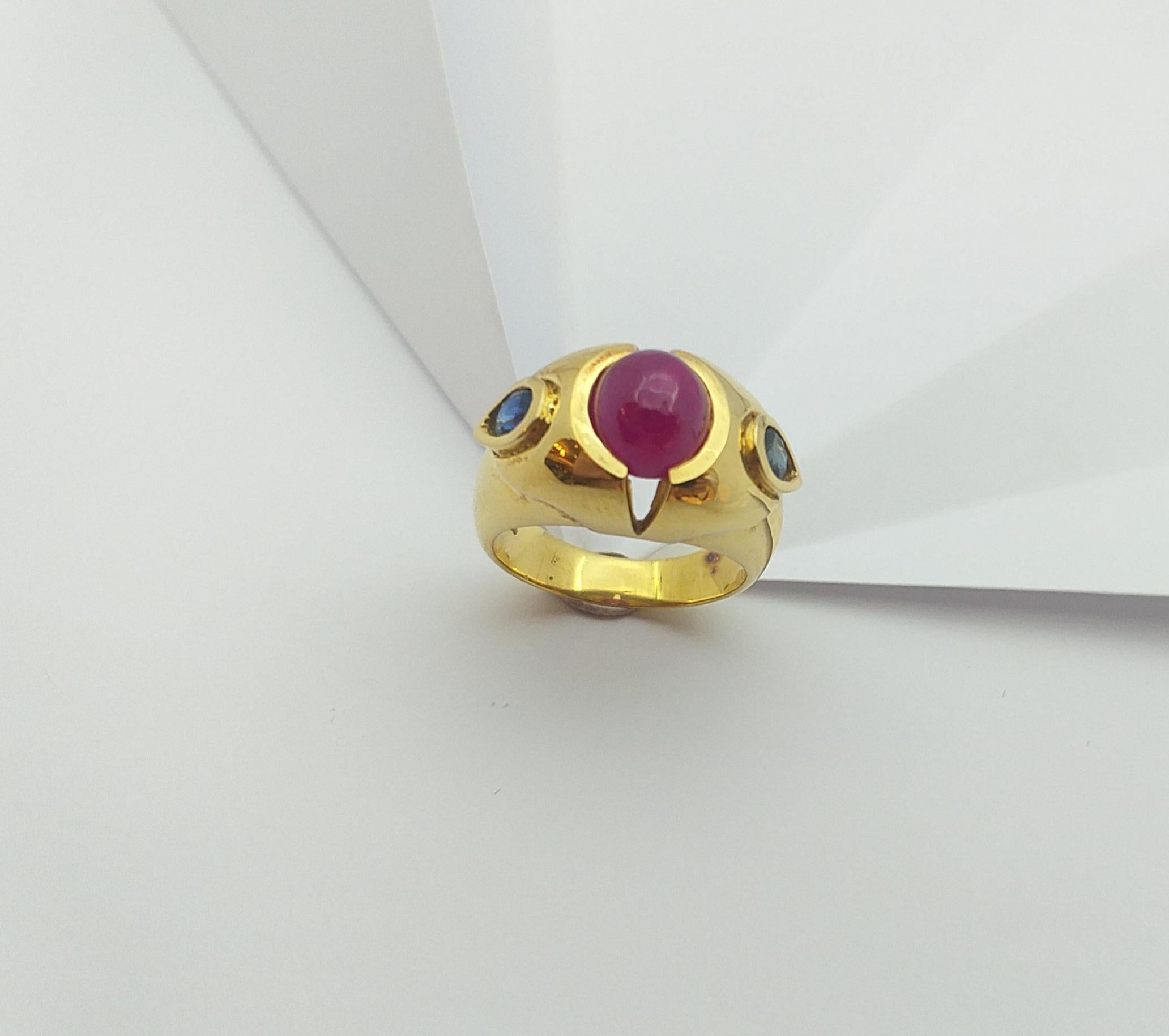 Cabochon Ruby with Blue Sapphire Ring set in 18 Karat Gold Settings For Sale 3