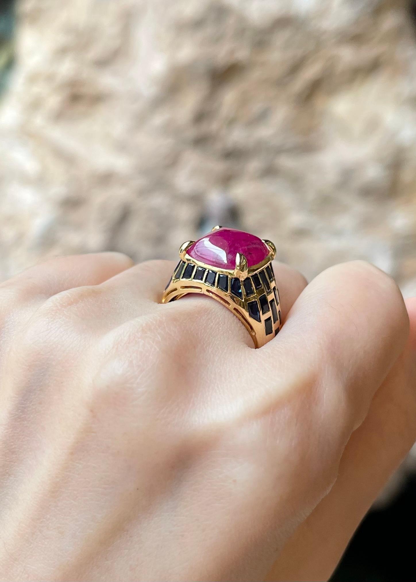 Cabochon Rubin mit blauem Saphir Ring in 18K Goldfassung für Damen oder Herren im Angebot