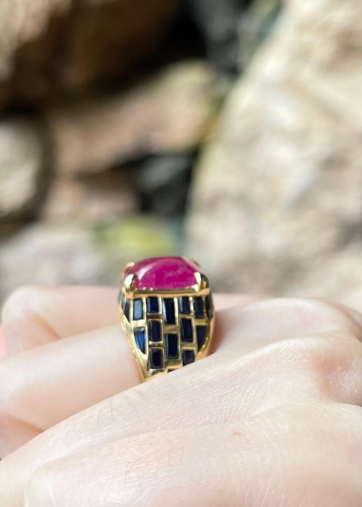 Cabochon Rubin mit blauem Saphir Ring in 18K Goldfassung im Angebot 1