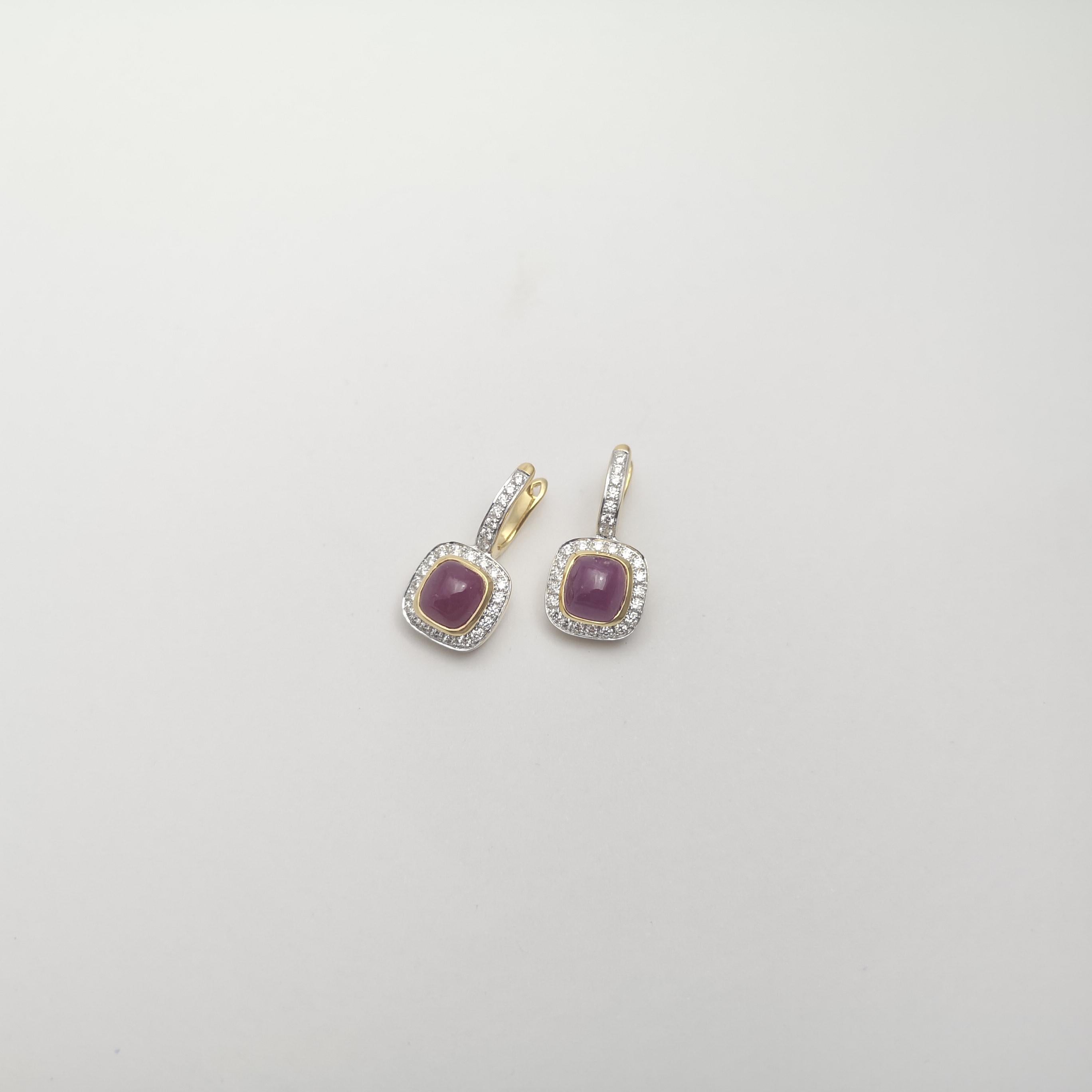 Orecchini con rubino cabochon e diamanti con montatura in oro 18K In condizioni Nuovo in vendita a Bangkok, TH