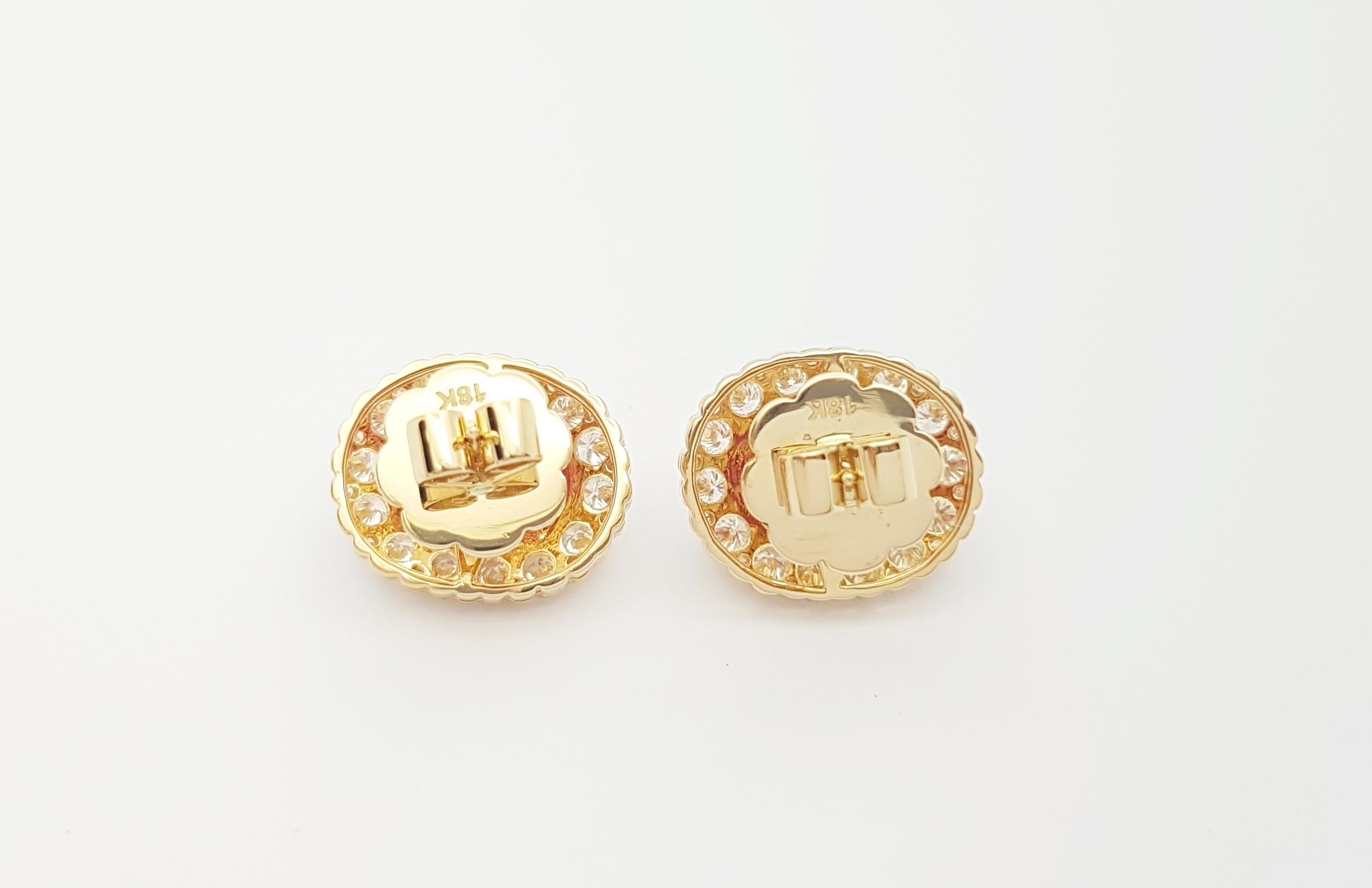 Donna Orecchini con rubino cabochon e diamanti con montatura in oro 18K in vendita