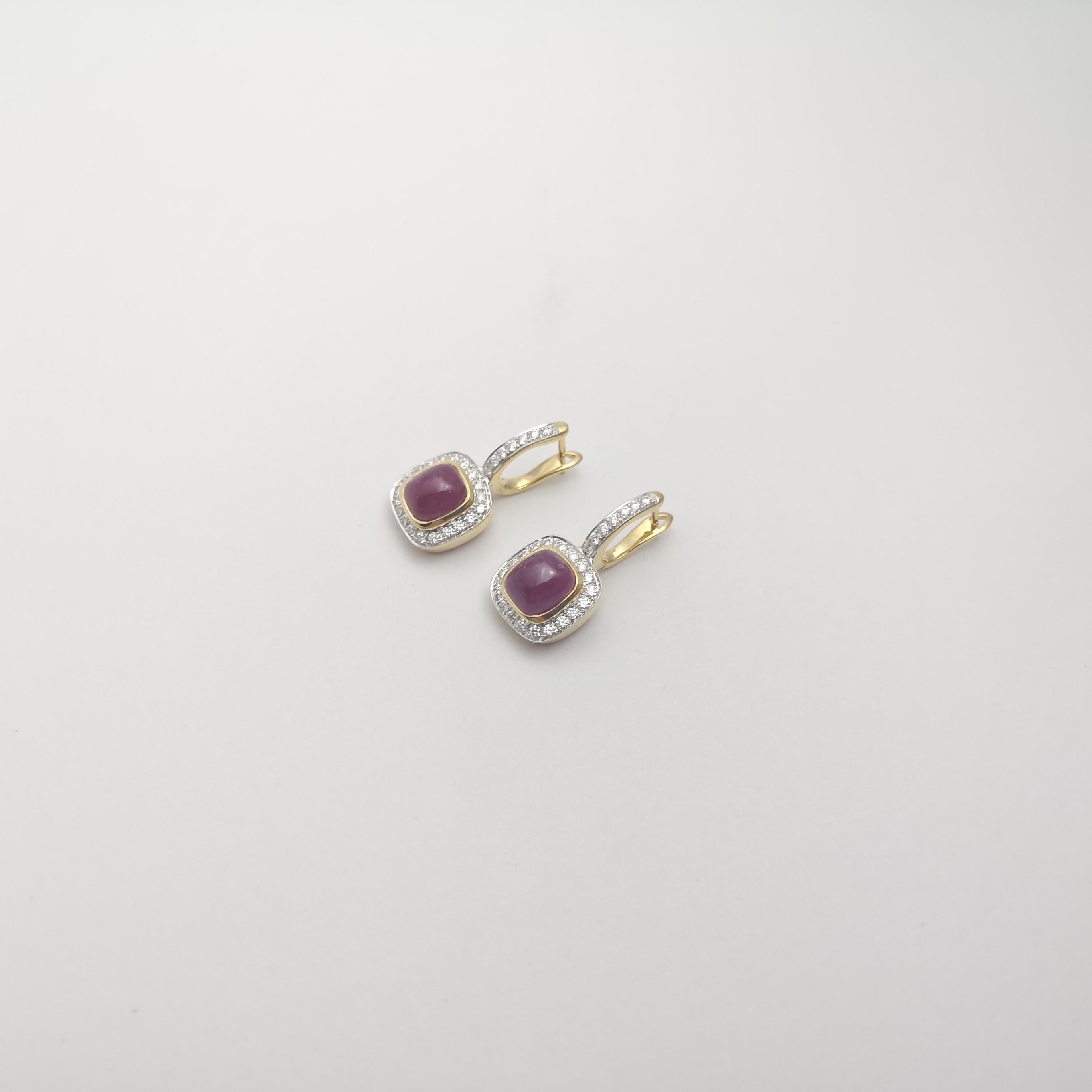 Donna Orecchini con rubino cabochon e diamanti con montatura in oro 18K in vendita