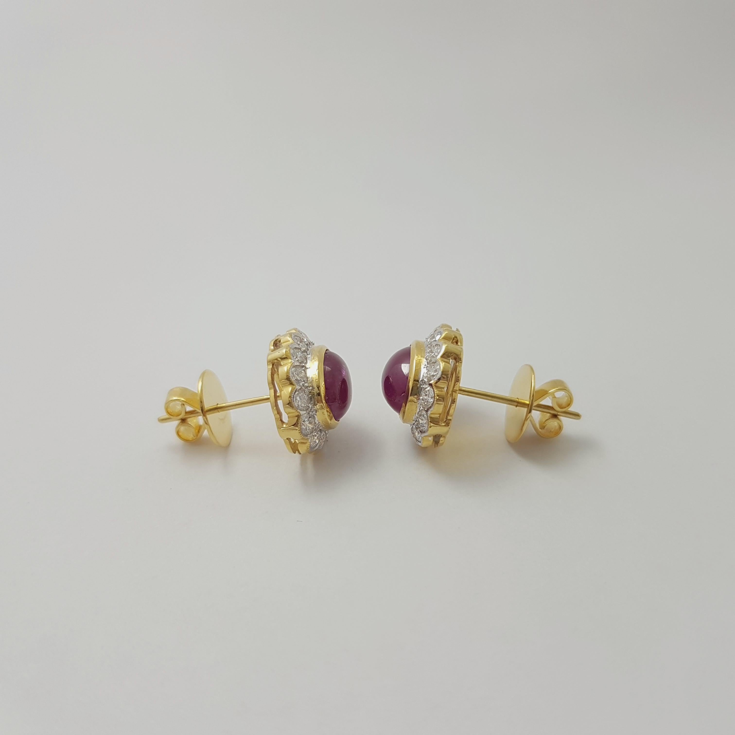 Cabochon Ruby with Diamond Earrings set in 18K Gold Settings in vendita 1