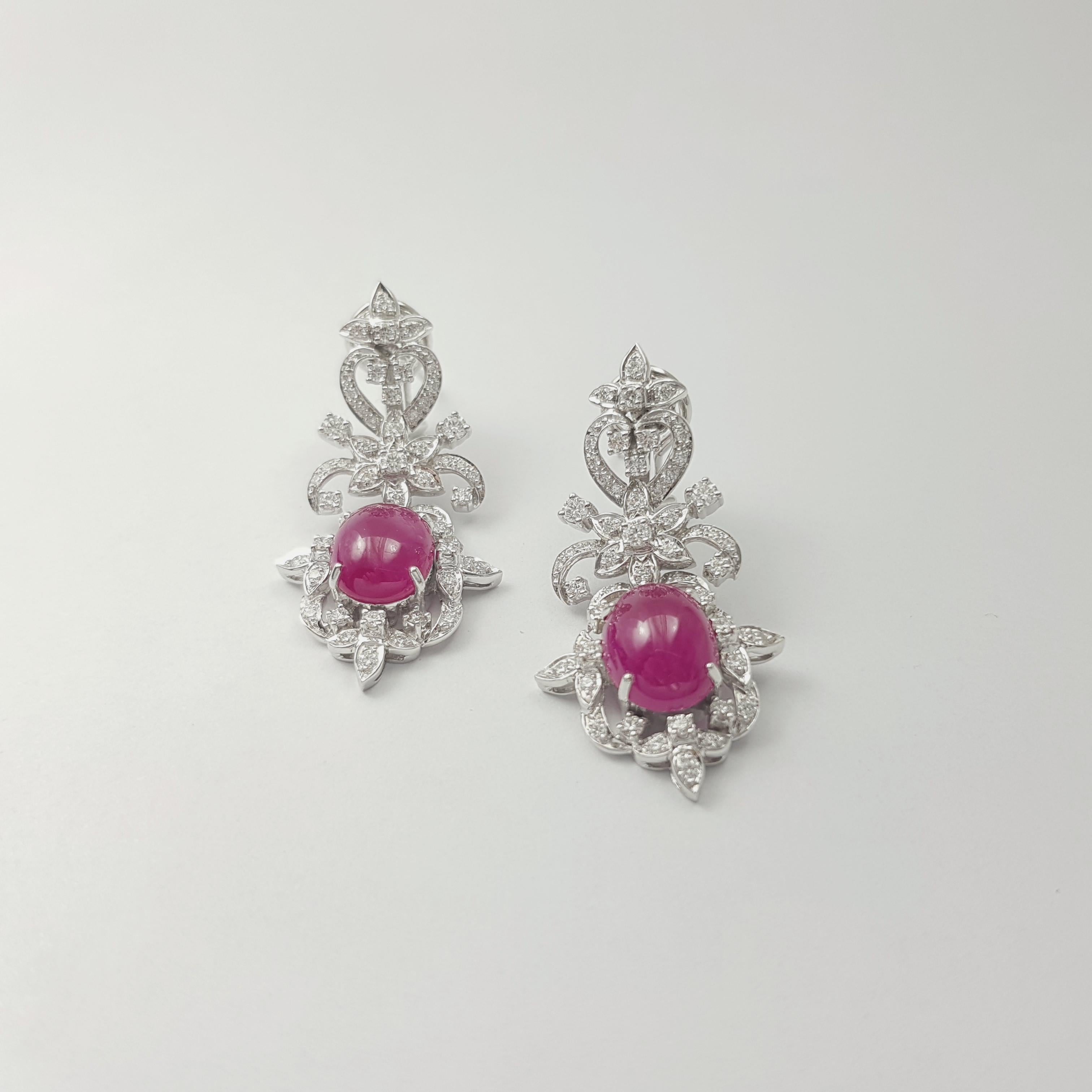 Cabochon Ruby with Diamond Earrings set in 18K White Gold Settings In condizioni Nuovo in vendita a Bangkok, TH
