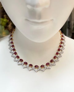 Collar de Rubí Cabujón con Diamantes engastado en Oro de 18K