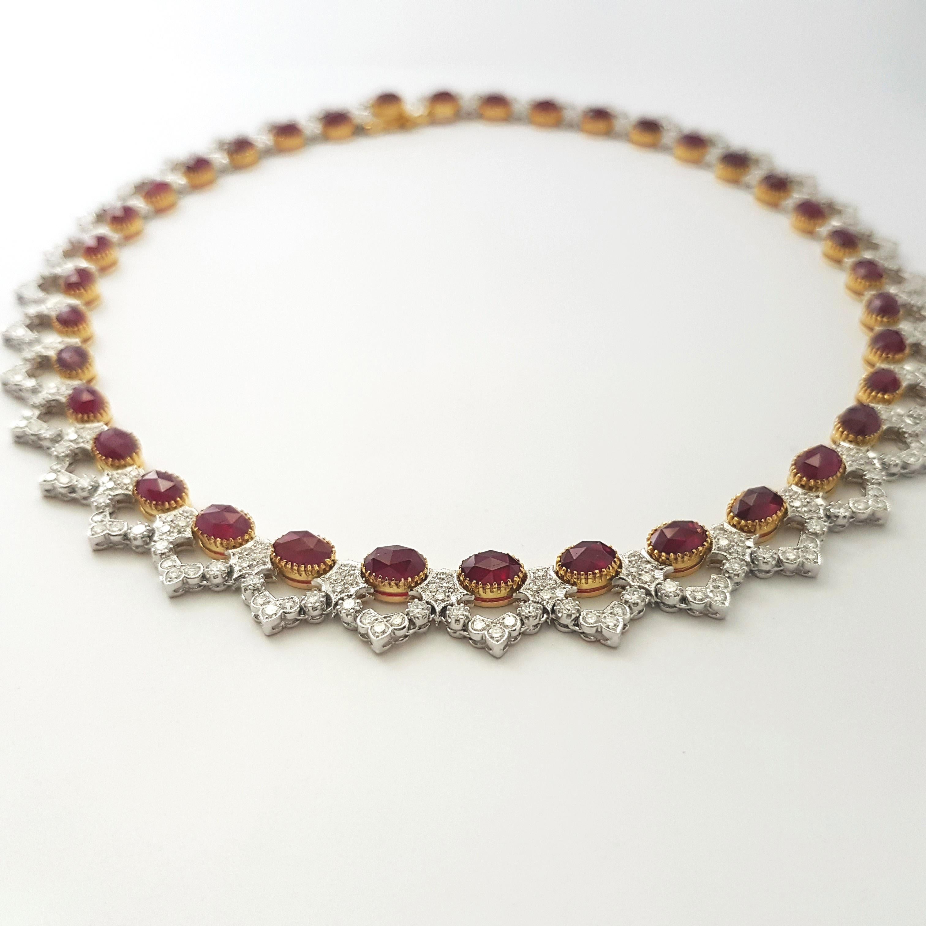 Taille cabochon Collier de rubis cabochon avec diamants en or 18 carats en vente