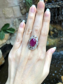 Cabochon Ruby with Diamond Ring Set in 18 Karat Gold Settings