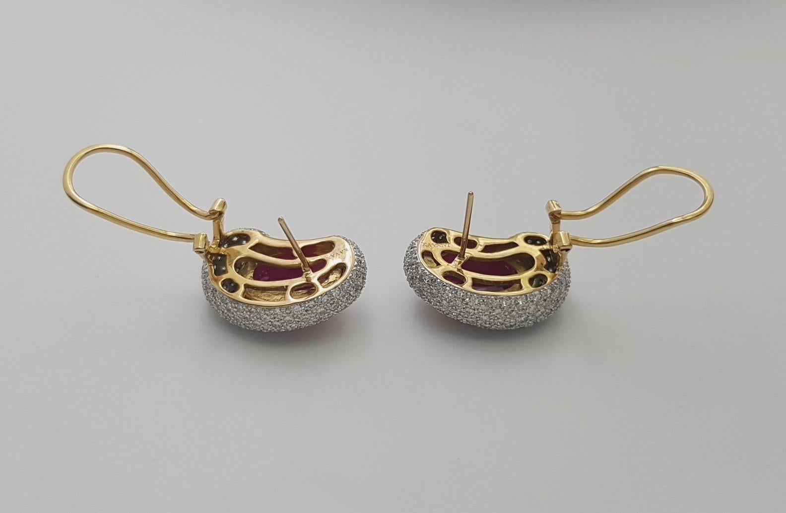 Anello con rubino cabochon e diamanti con montatura in oro 18 carati in vendita 3
