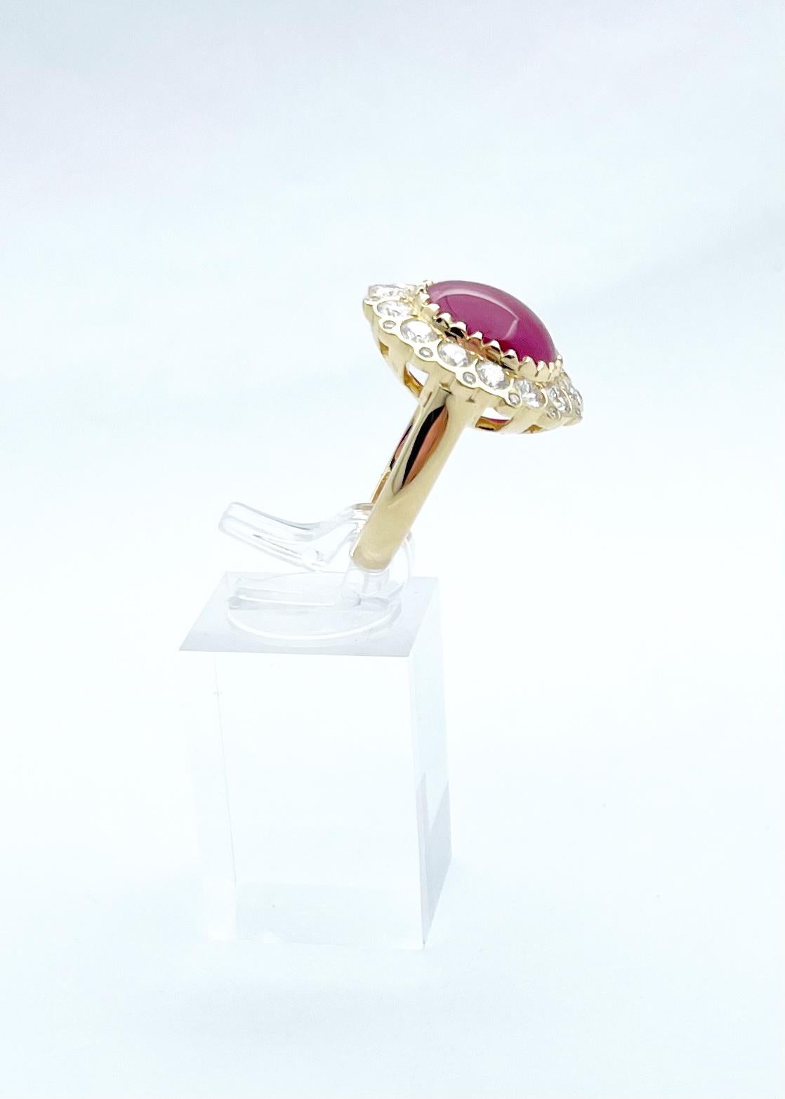 Bague en or 18K sertie de rubis cabochon et de diamants en vente 6