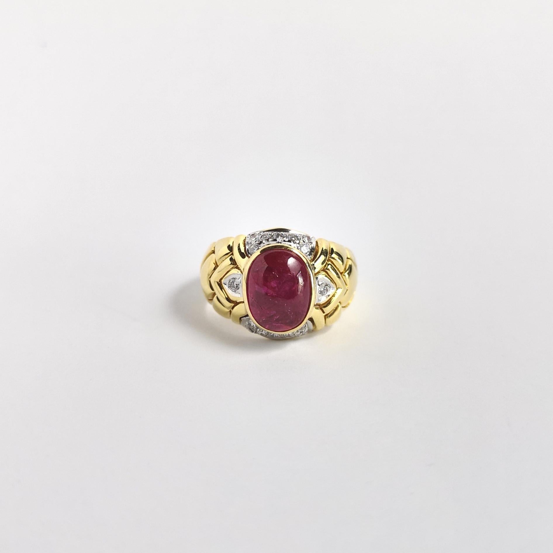 Cabochon-Rubin mit Diamantring in 18 Karat Gold gefasst im Angebot 9