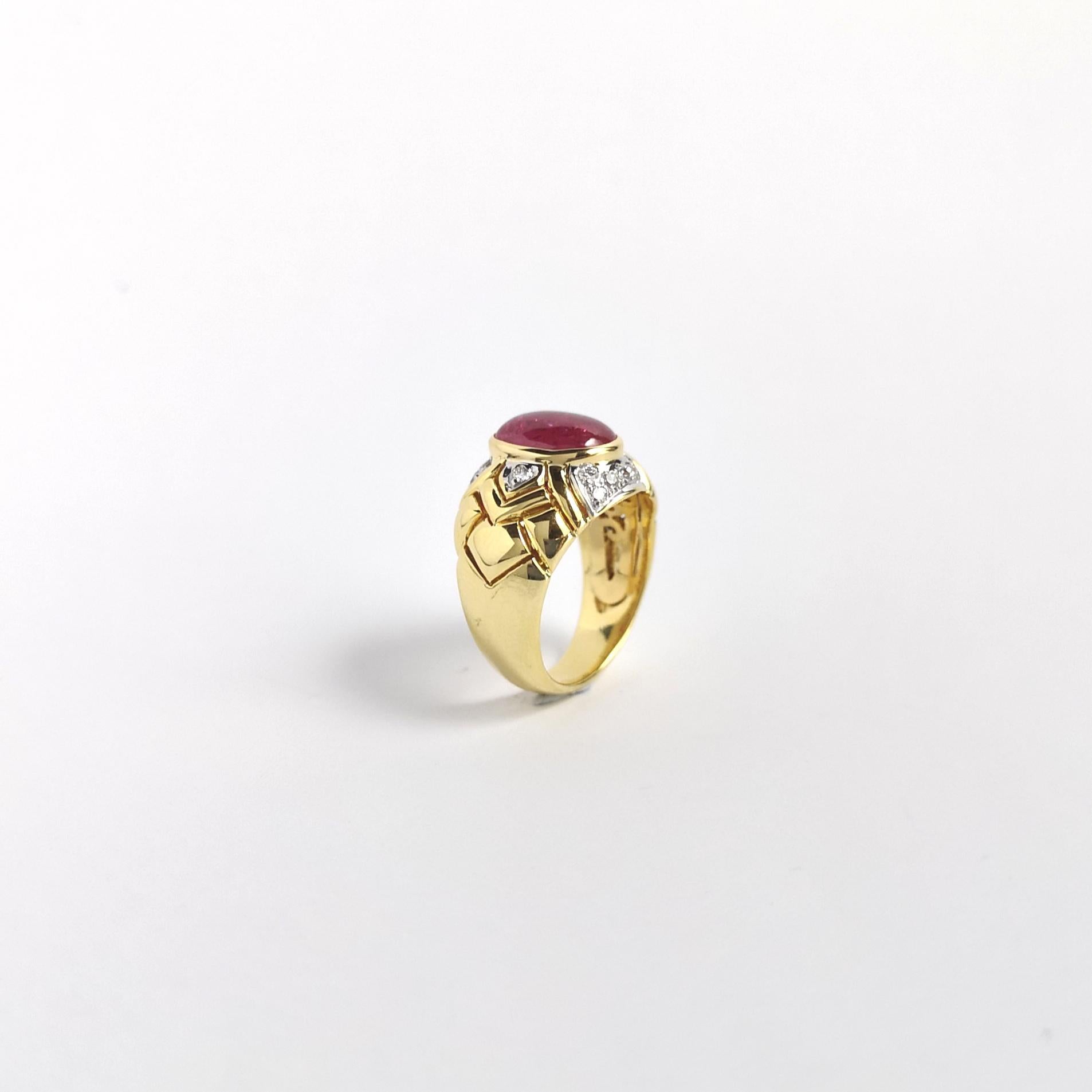 Cabochon-Rubin mit Diamantring in 18 Karat Gold gefasst im Angebot 11