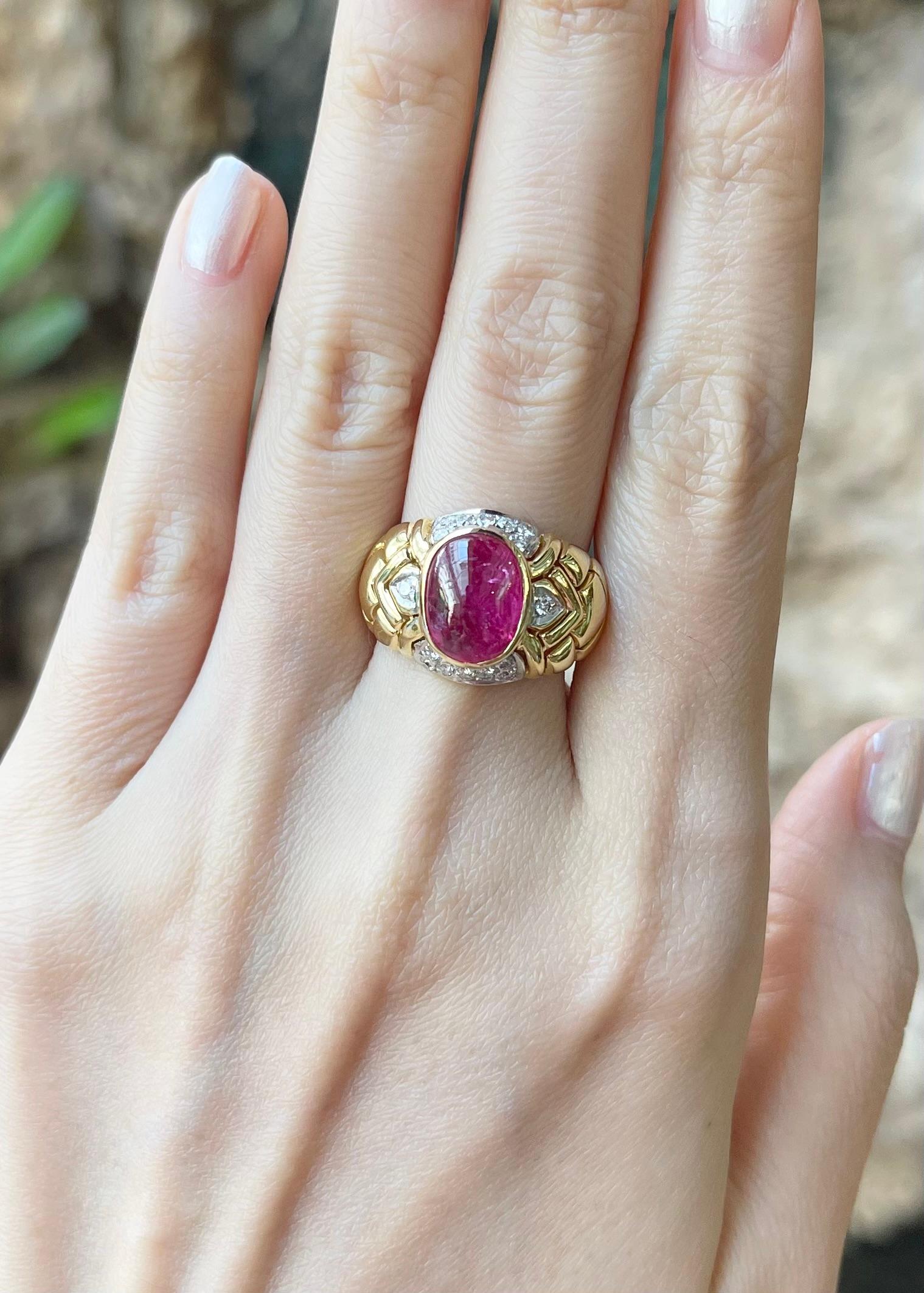 Cabochon Rubin 4,13 Karat mit Diamant 0,29 Karat Ring in 18K Goldfassung

Breite:  2.0 cm 
Länge: 1,6 cm
Ringgröße: 54
Gesamtgewicht: 12,33 Gramm


