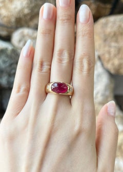 Bague en or 18K sertie de rubis cabochon et de diamants