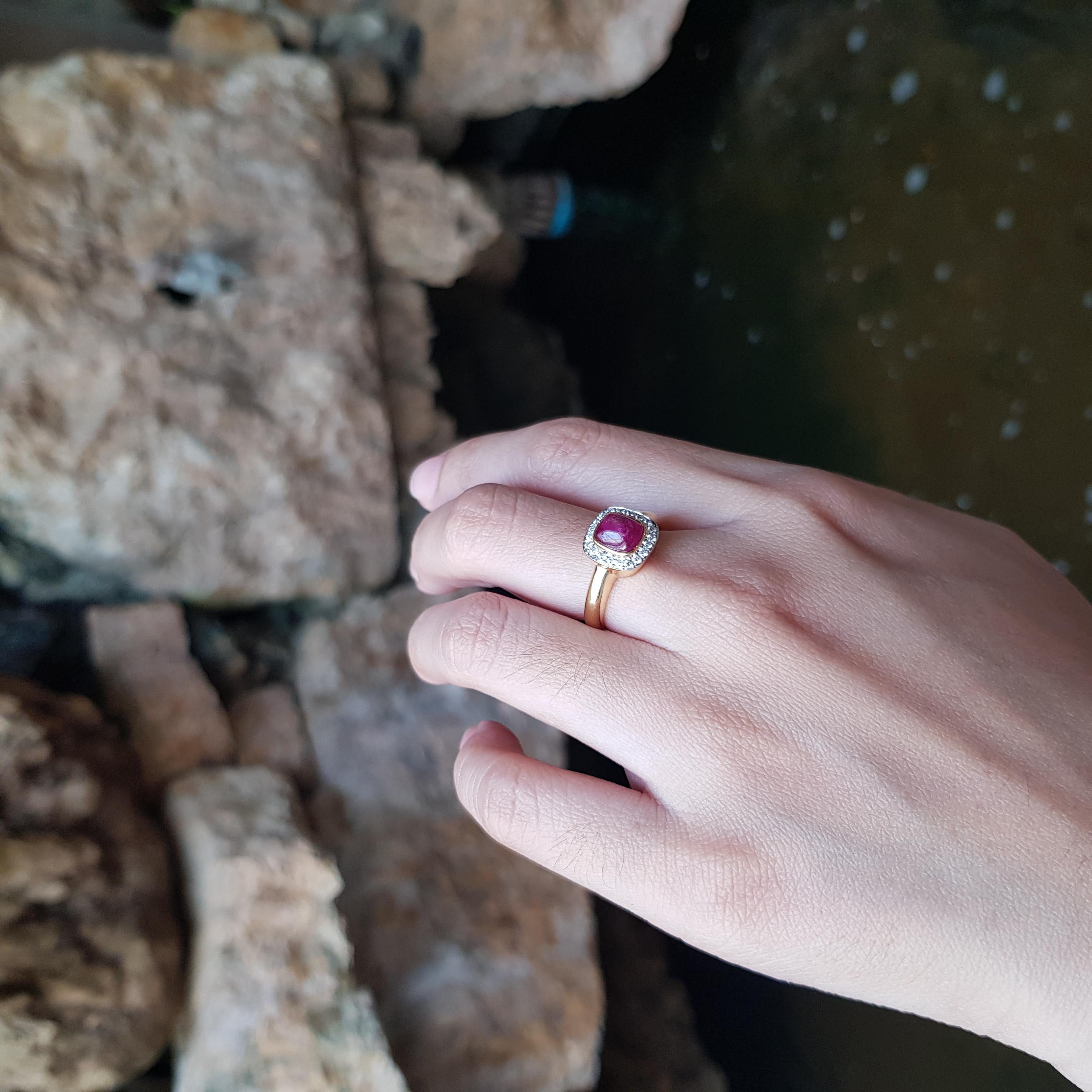 Anillo de Rubí Cabujón con Diamantes engastado en Oro de 18K Contemporáneo en venta