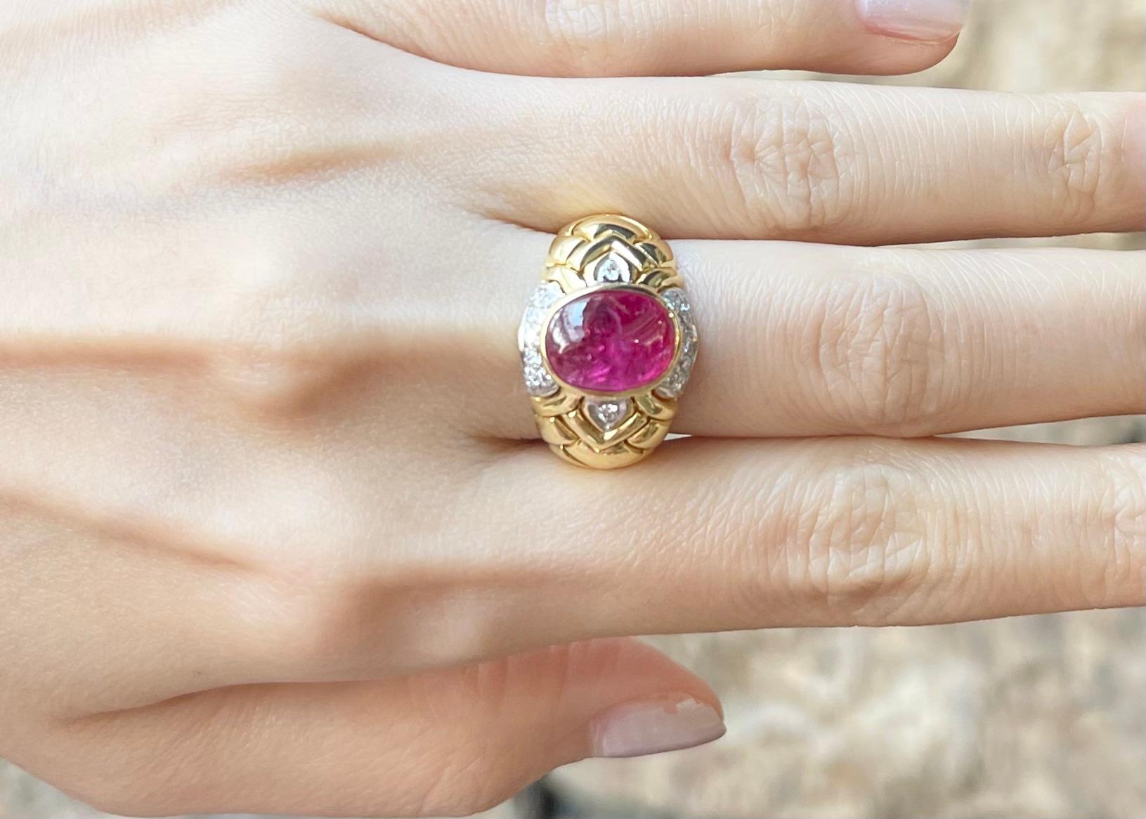 Cabochon-Rubin mit Diamantring in 18 Karat Gold gefasst (Zeitgenössisch) im Angebot