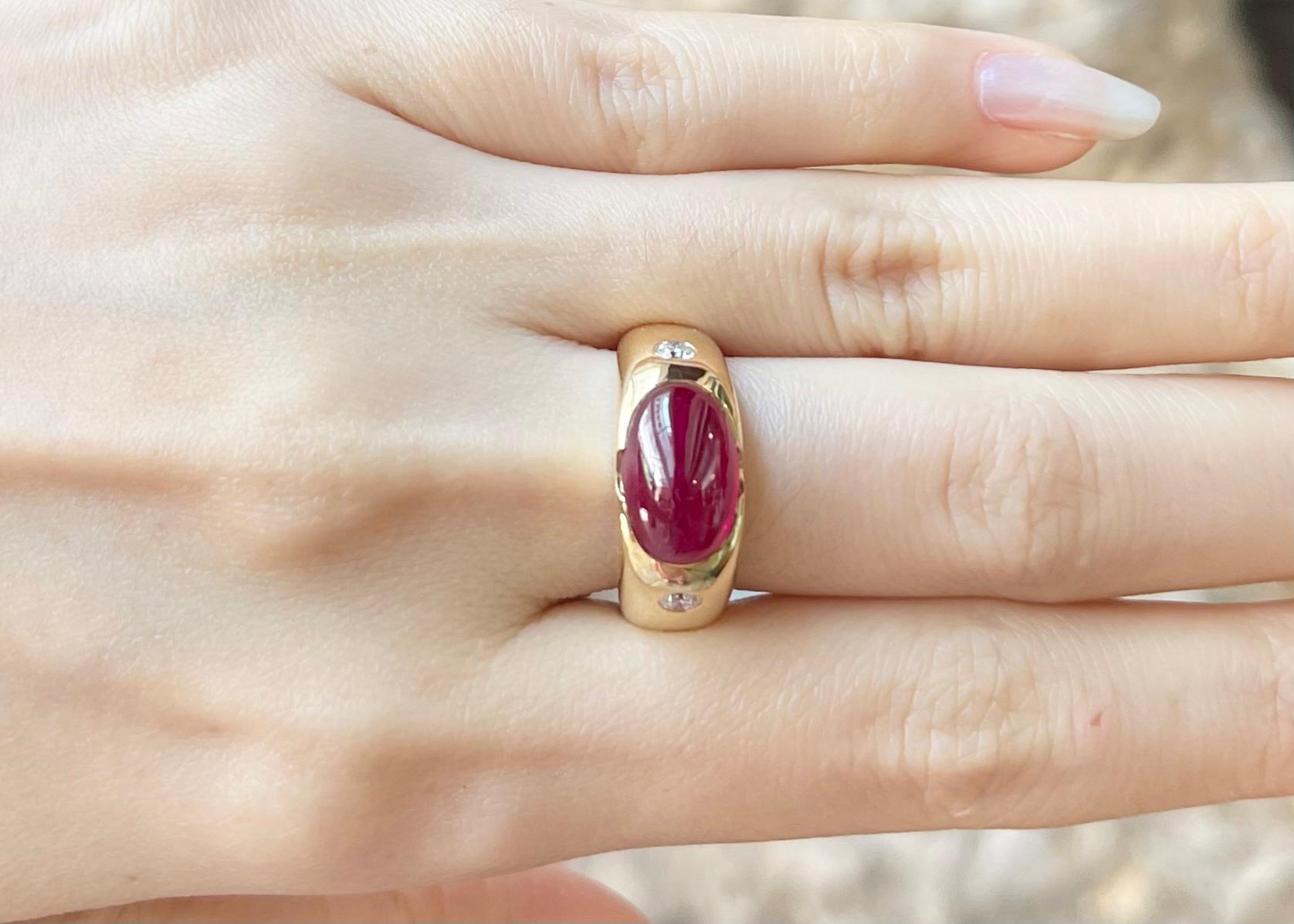 Cabochon-Rubin mit Diamantring in 18 Karat Gold gefasst (Zeitgenössisch) im Angebot