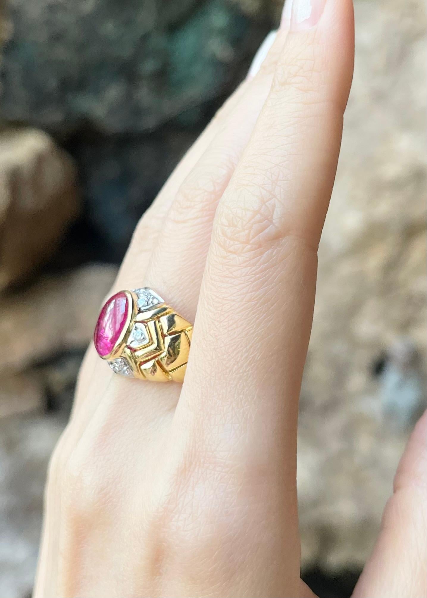 Cabochon-Rubin mit Diamantring in 18 Karat Gold gefasst für Damen oder Herren im Angebot