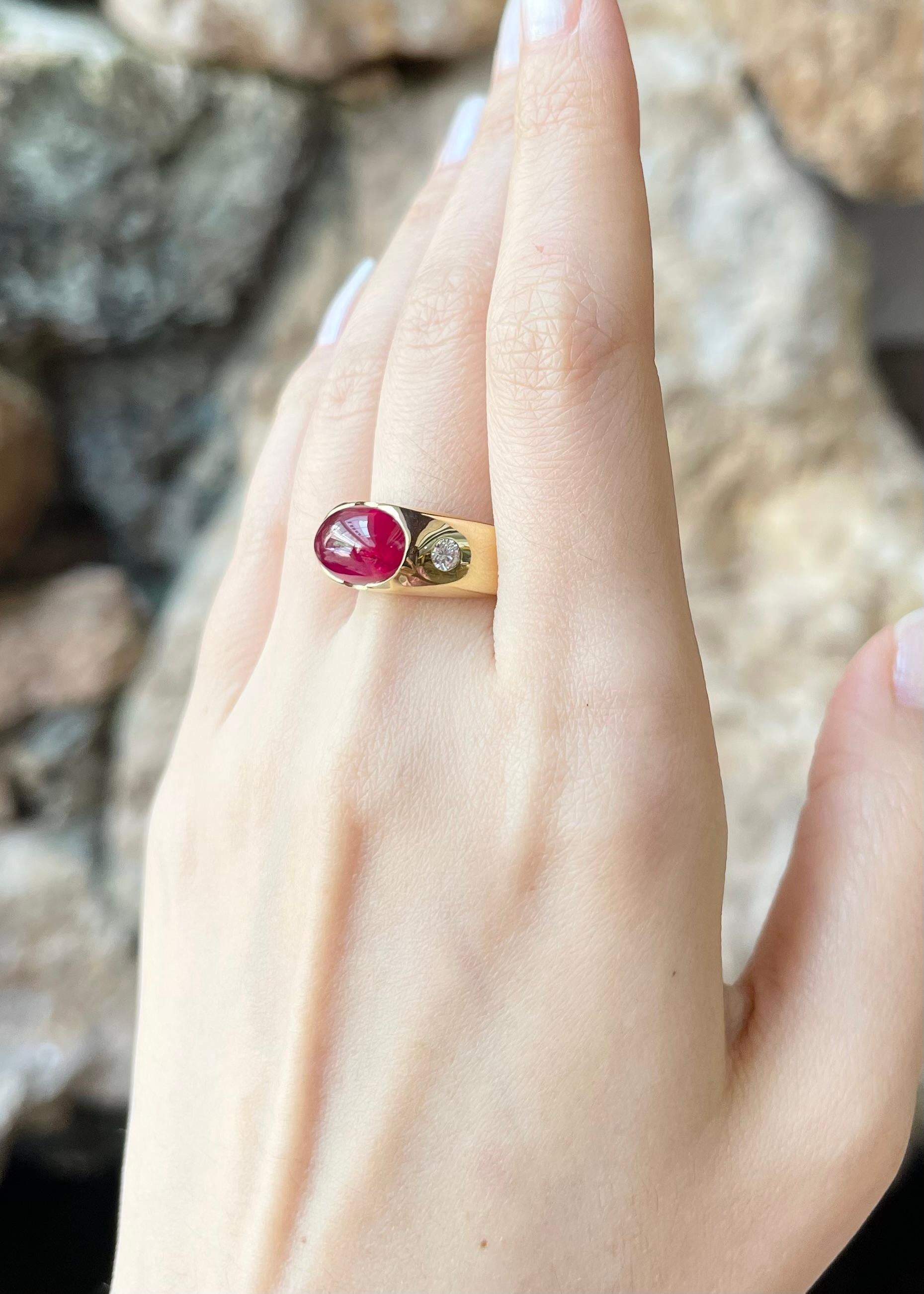 Cabochon-Rubin mit Diamantring in 18 Karat Gold gefasst für Damen oder Herren im Angebot