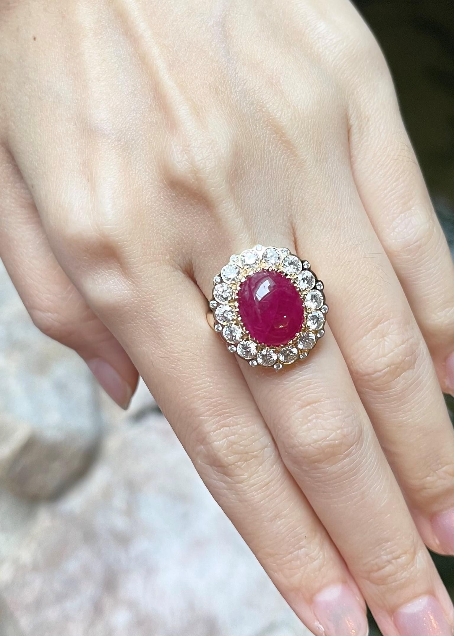 Bague en or 18K sertie de rubis cabochon et de diamants Pour femmes en vente