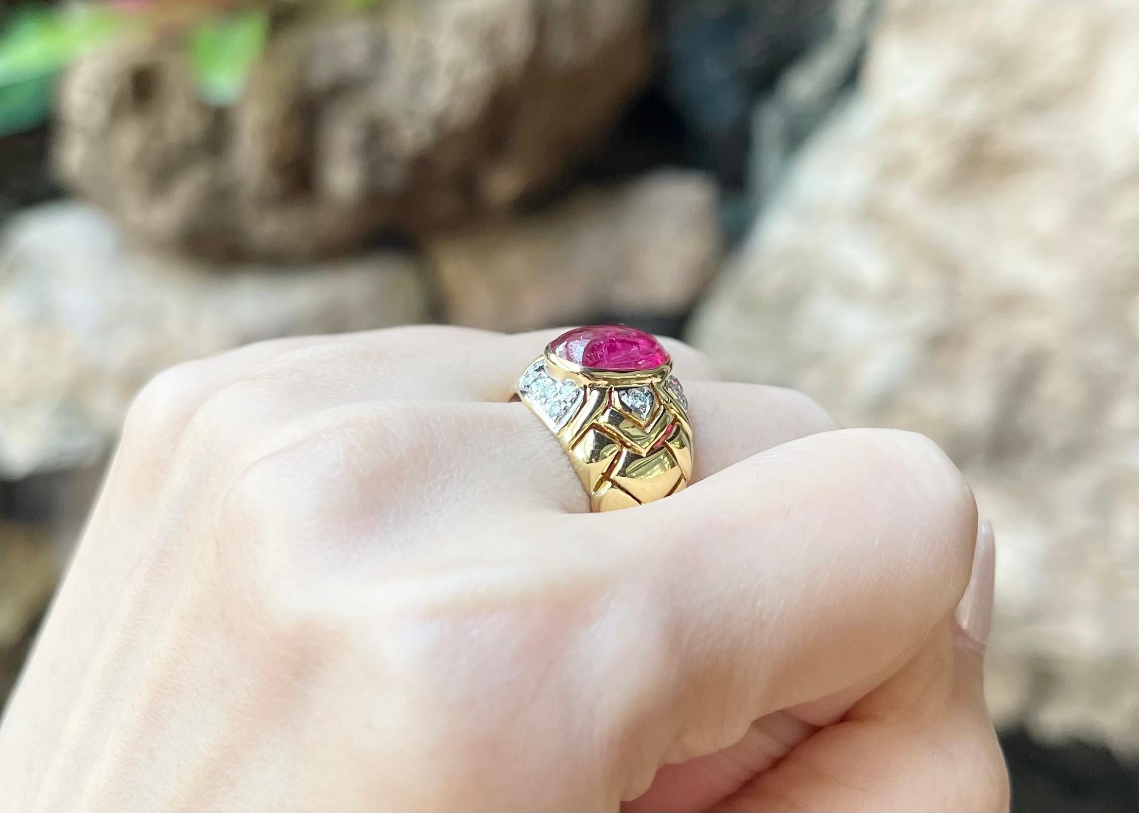 Cabochon-Rubin mit Diamantring in 18 Karat Gold gefasst im Angebot 1