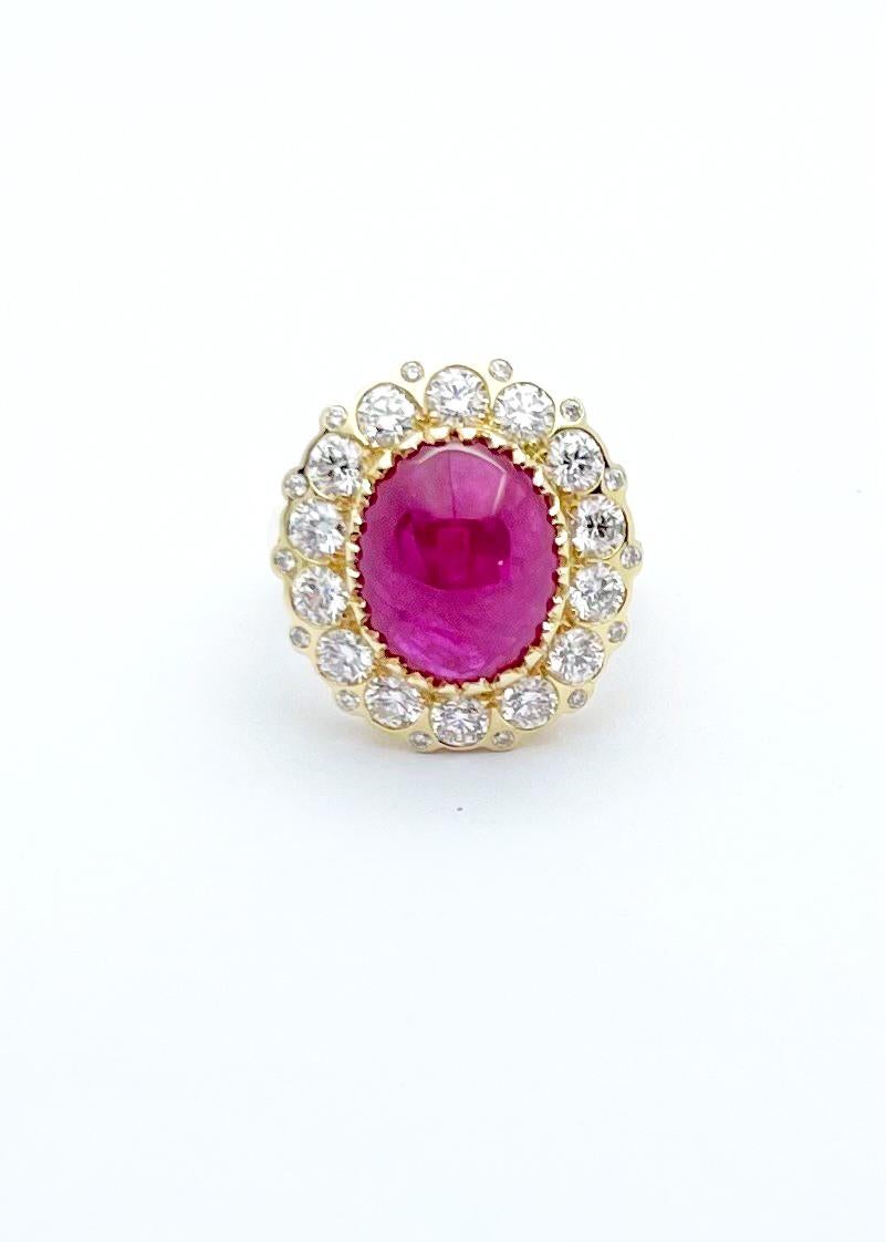 Bague en or 18K sertie de rubis cabochon et de diamants en vente 3